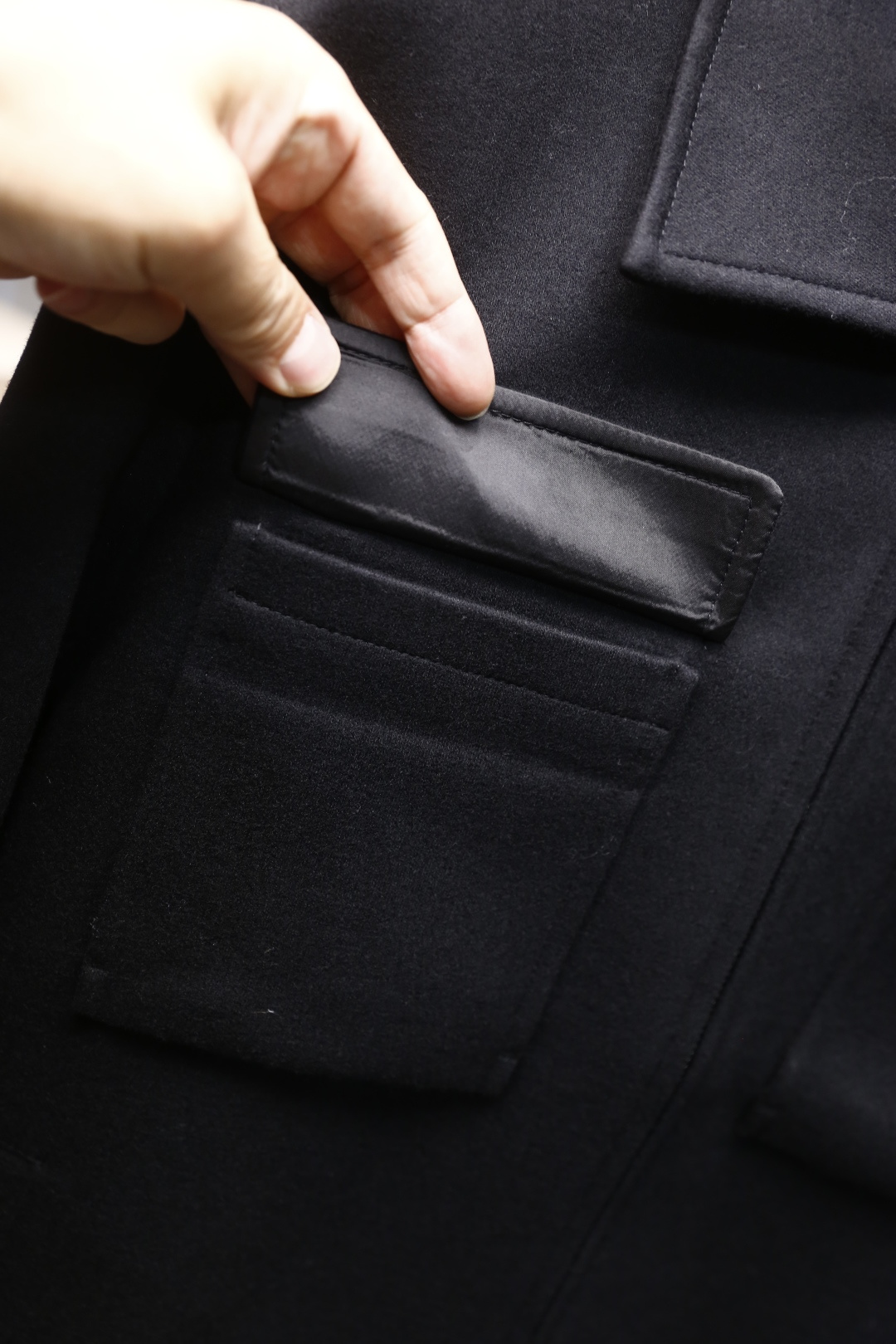 🔥杰尼*/Ze*na.2025秋冬新款！时尚男士黑色翻领夹克，采用了经典的翻领设计，线条利落，兼具休闲与