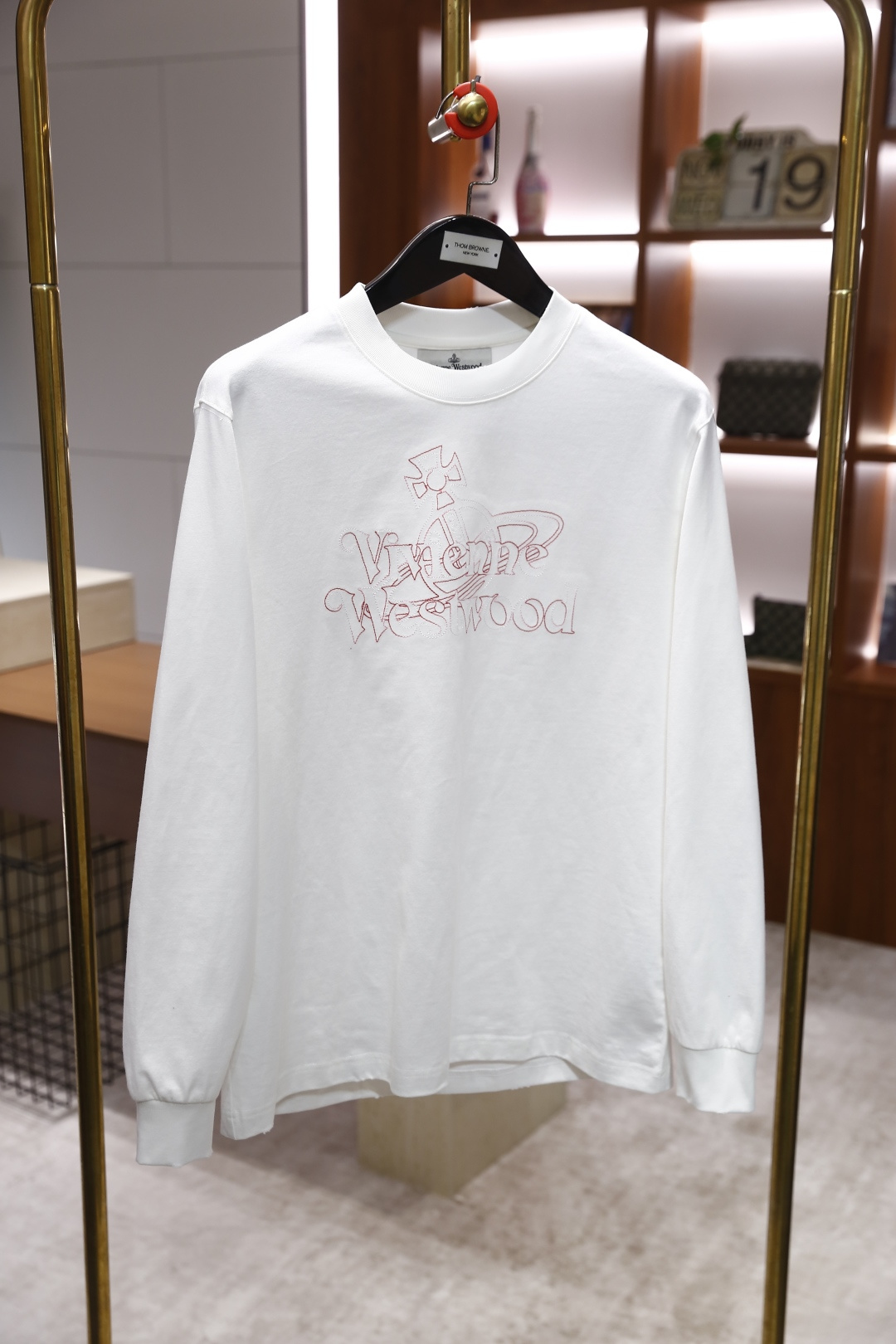 🔥西太后.2025秋冬新款男士长袖卫衣🆕经典圆领设计！采用舒适保暖纯棉面料！上身百搭👍胸前奢华经典字母L