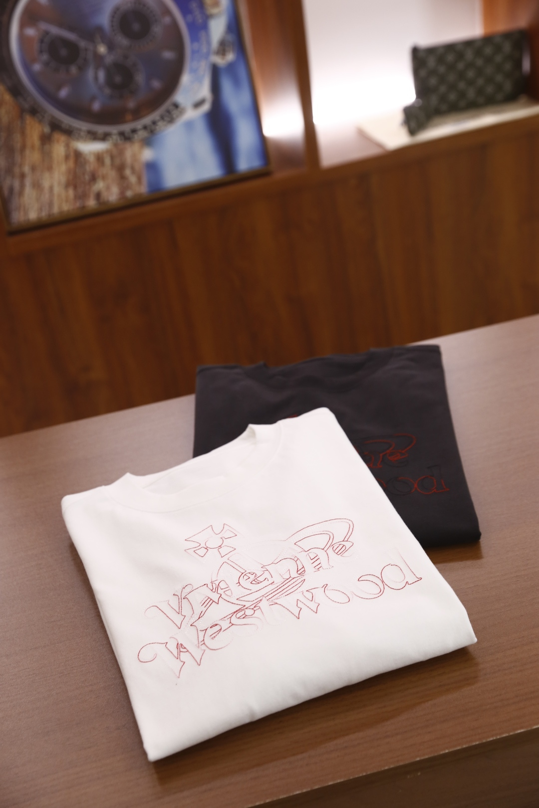 🔥西太后.2025秋冬新款男士长袖卫衣🆕经典圆领设计！采用舒适保暖纯棉面料！上身百搭👍胸前奢华经典字母L