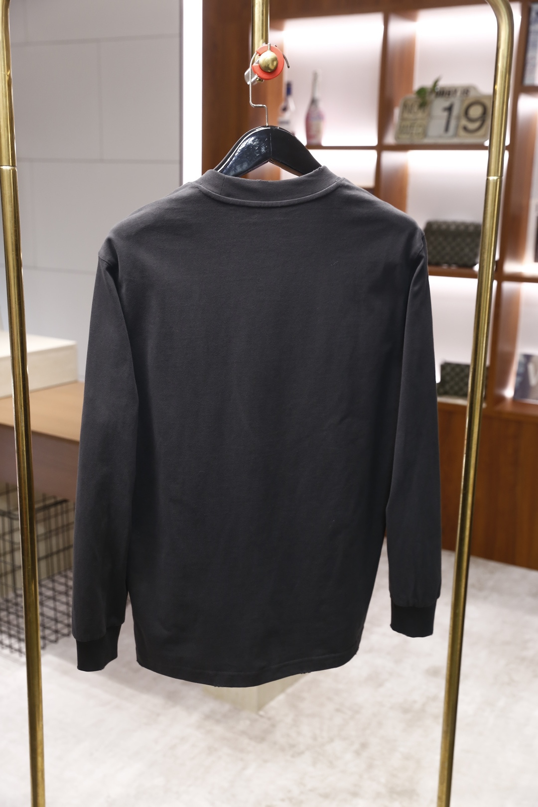 🔥西太后.2025秋冬新款男士长袖卫衣🆕经典圆领设计！采用舒适保暖纯棉面料！上身百搭👍胸前奢华经典字母L