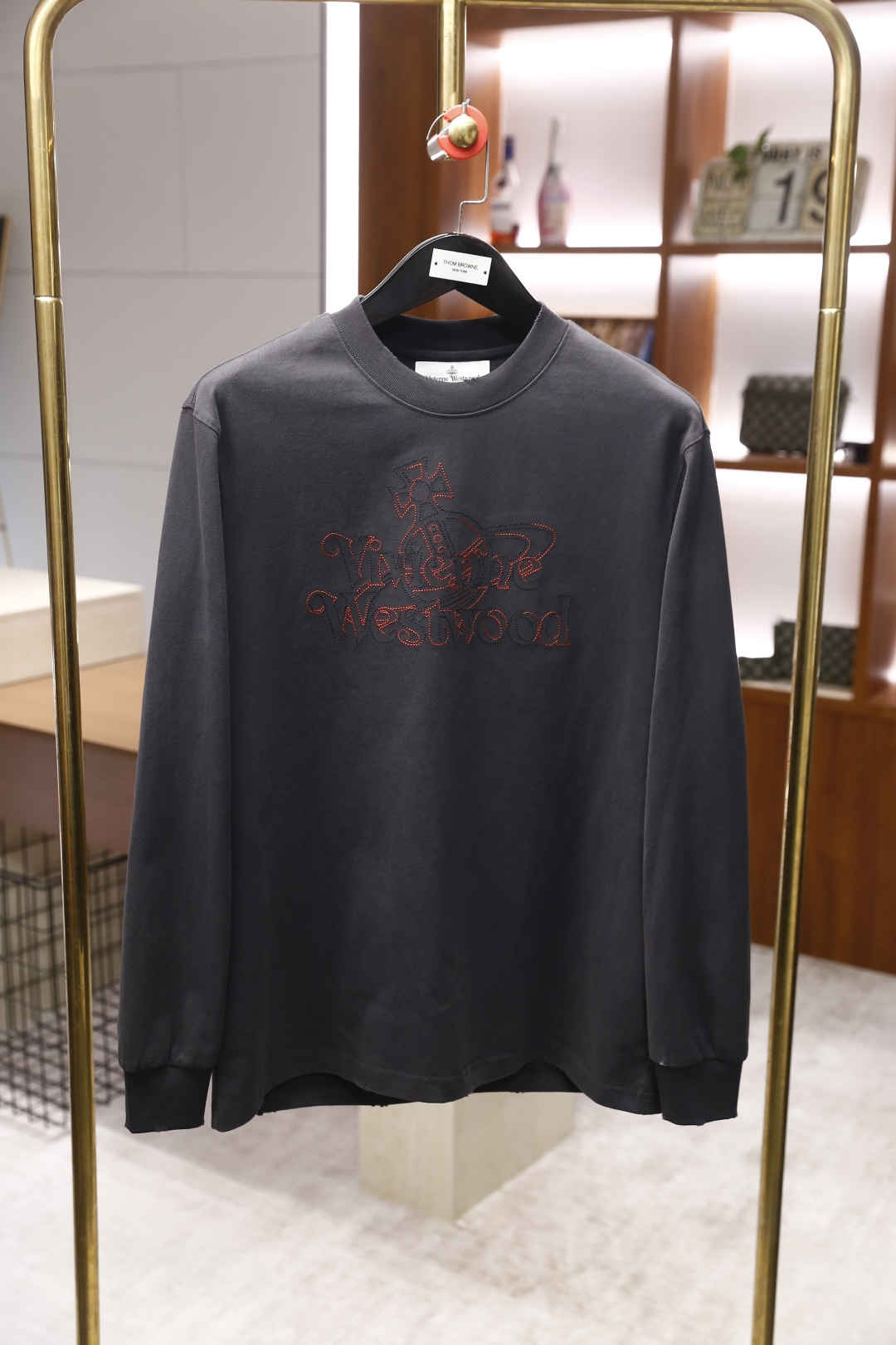 🔥西太后.2025秋冬新款男士长袖卫衣🆕经典圆领设计！采用舒适保暖纯棉面料！上身百搭👍胸前奢华经典字母L