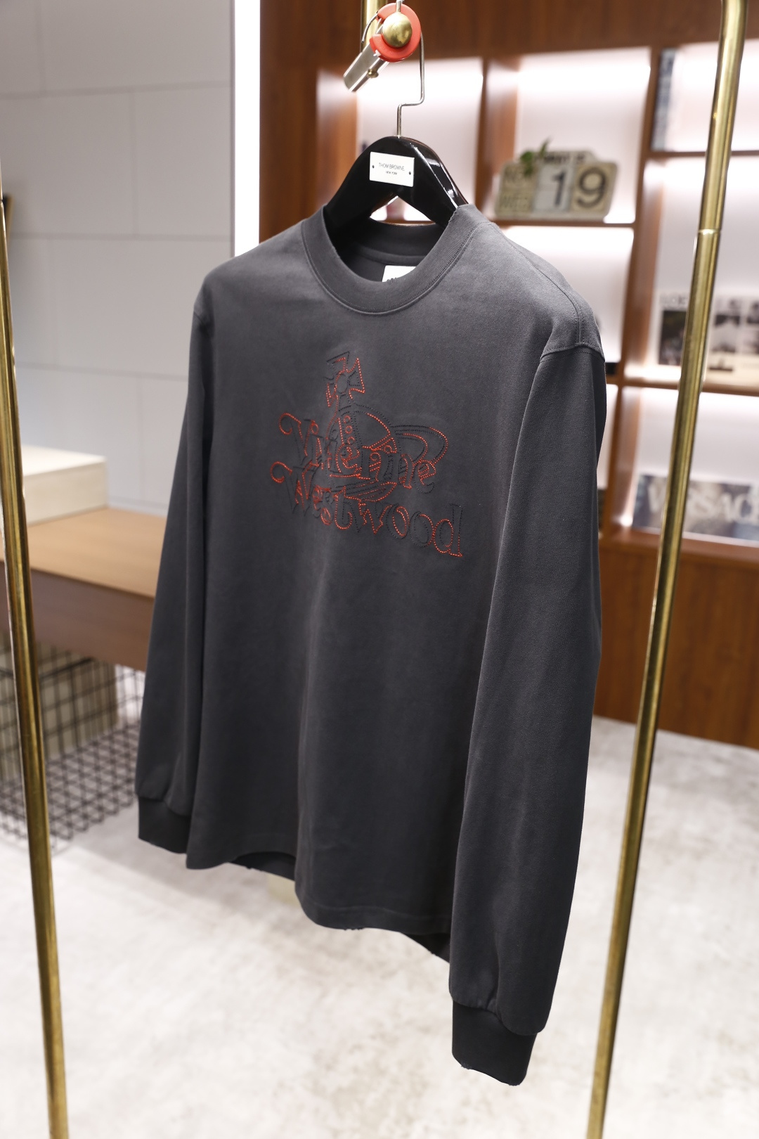 🔥西太后.2025秋冬新款男士长袖卫衣🆕经典圆领设计！采用舒适保暖纯棉面料！上身百搭👍胸前奢华经典字母L