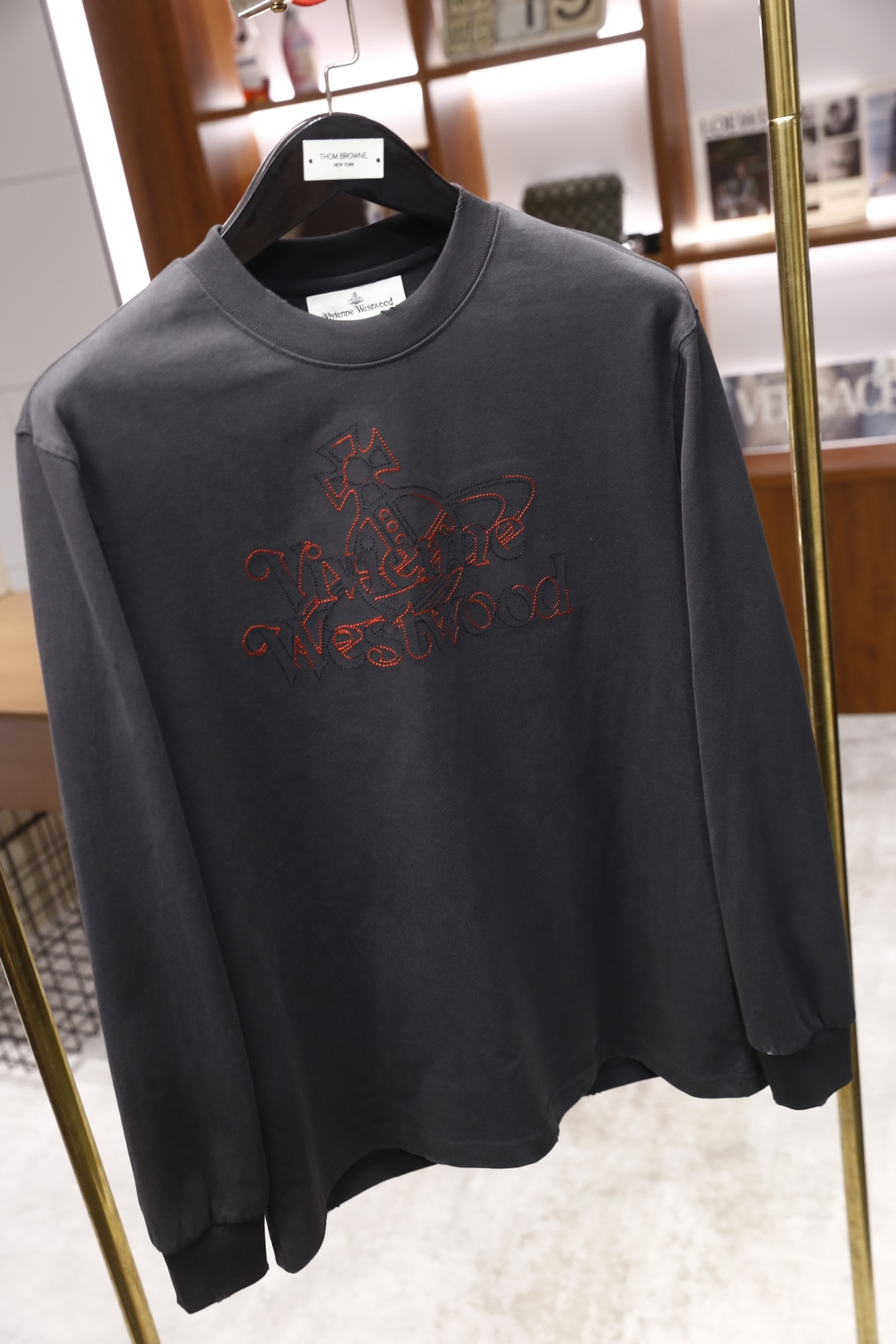 🔥西太后.2025秋冬新款男士长袖卫衣🆕经典圆领设计！采用舒适保暖纯棉面料！上身百搭👍胸前奢华经典字母L