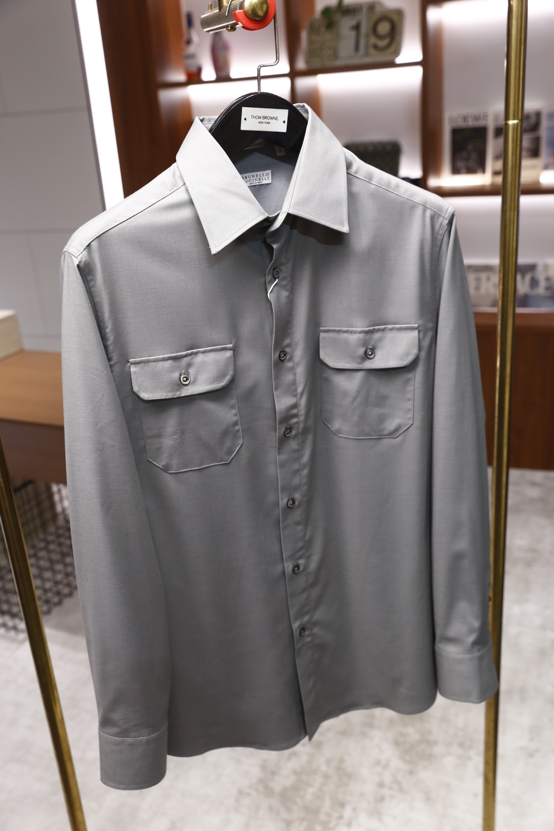 🔥BC.2025秋冬新款！时尚男士百搭长袖衬衫，整体设计简约而精致👍采用经典的尖领设计，领口线条利落。前