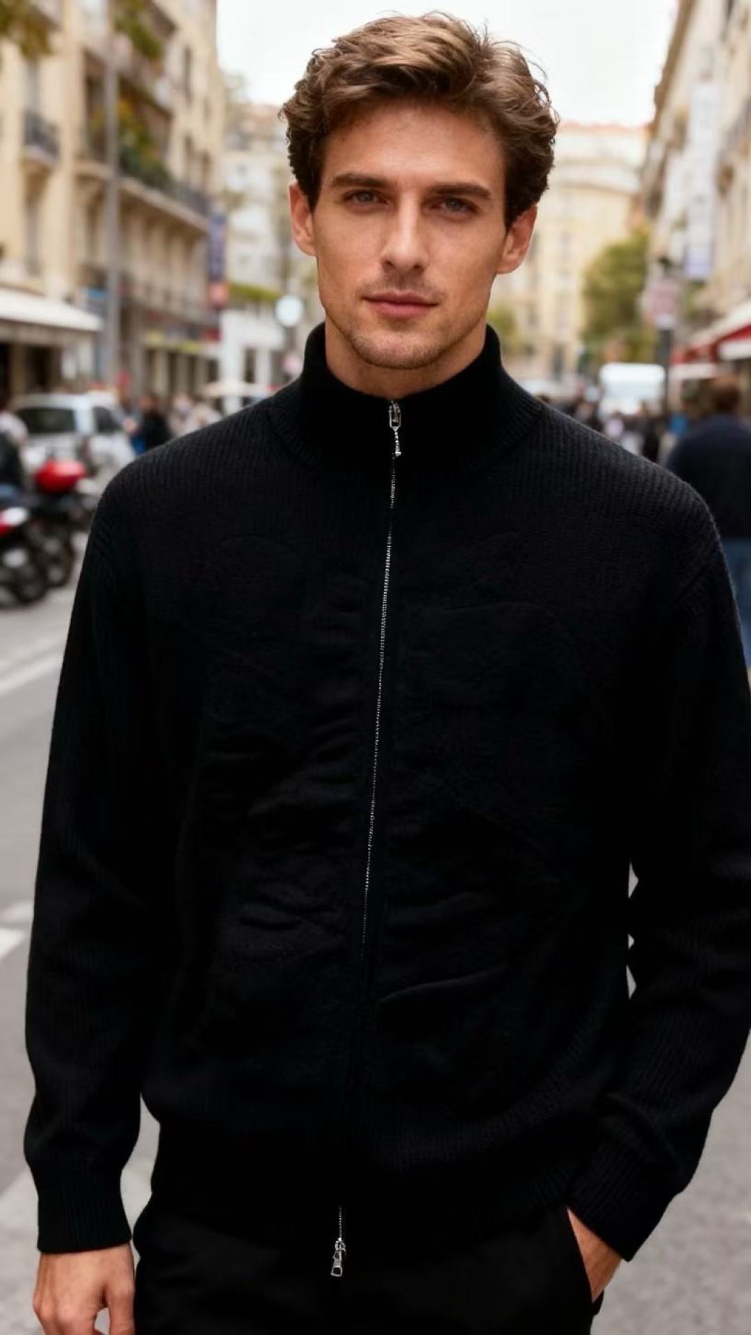 🔥lP🆕.2025秋冬新款男士立领拉链针织衫👍以经典的高领设计为基础，领口和袖口采用细腻的罗纹针织工艺，