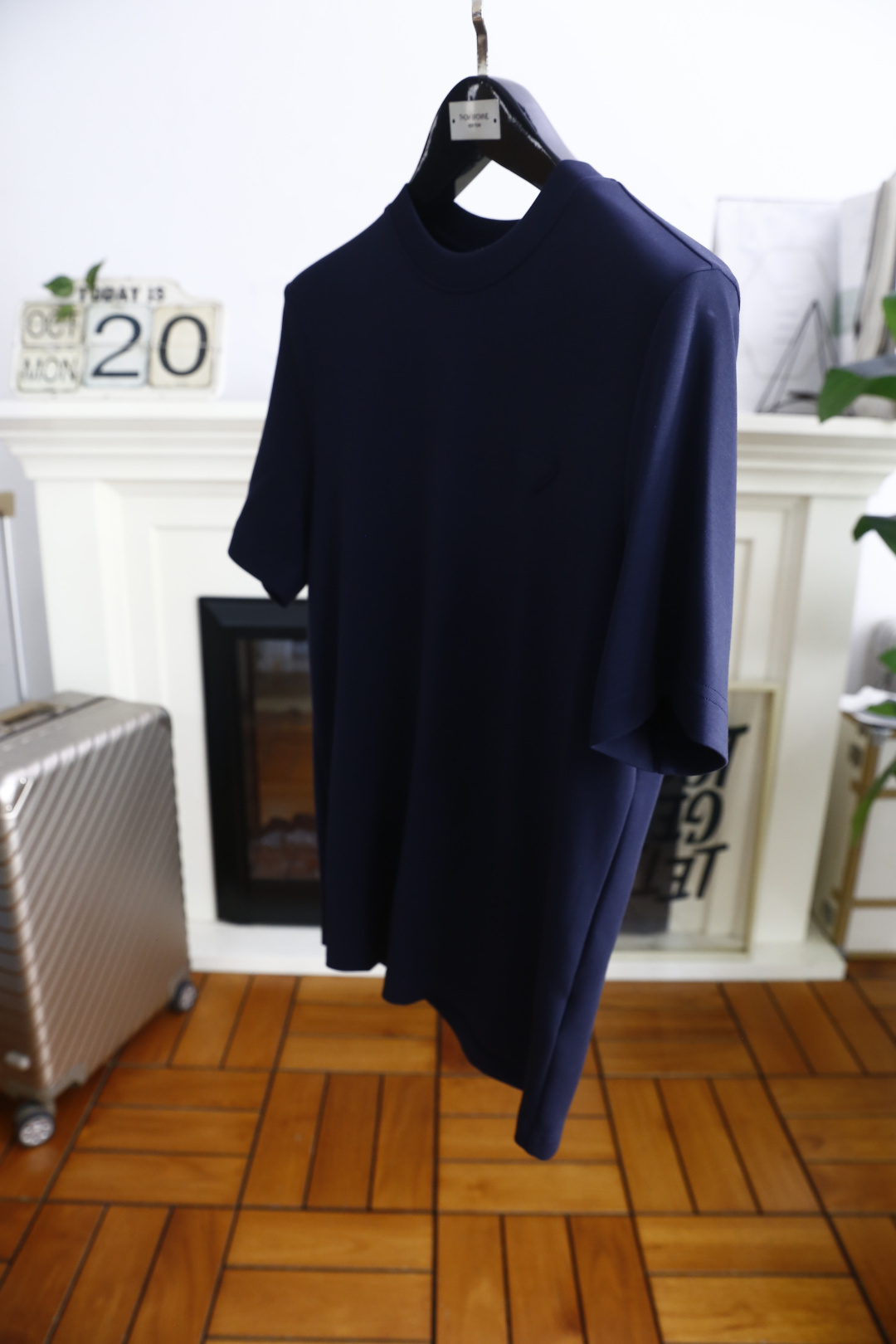 🔥普拉*/Pr*da.2025秋季新款🆕时尚男士圆领短袖打底衫！胸前奢华经典品牌三角标LOGO设计！高级