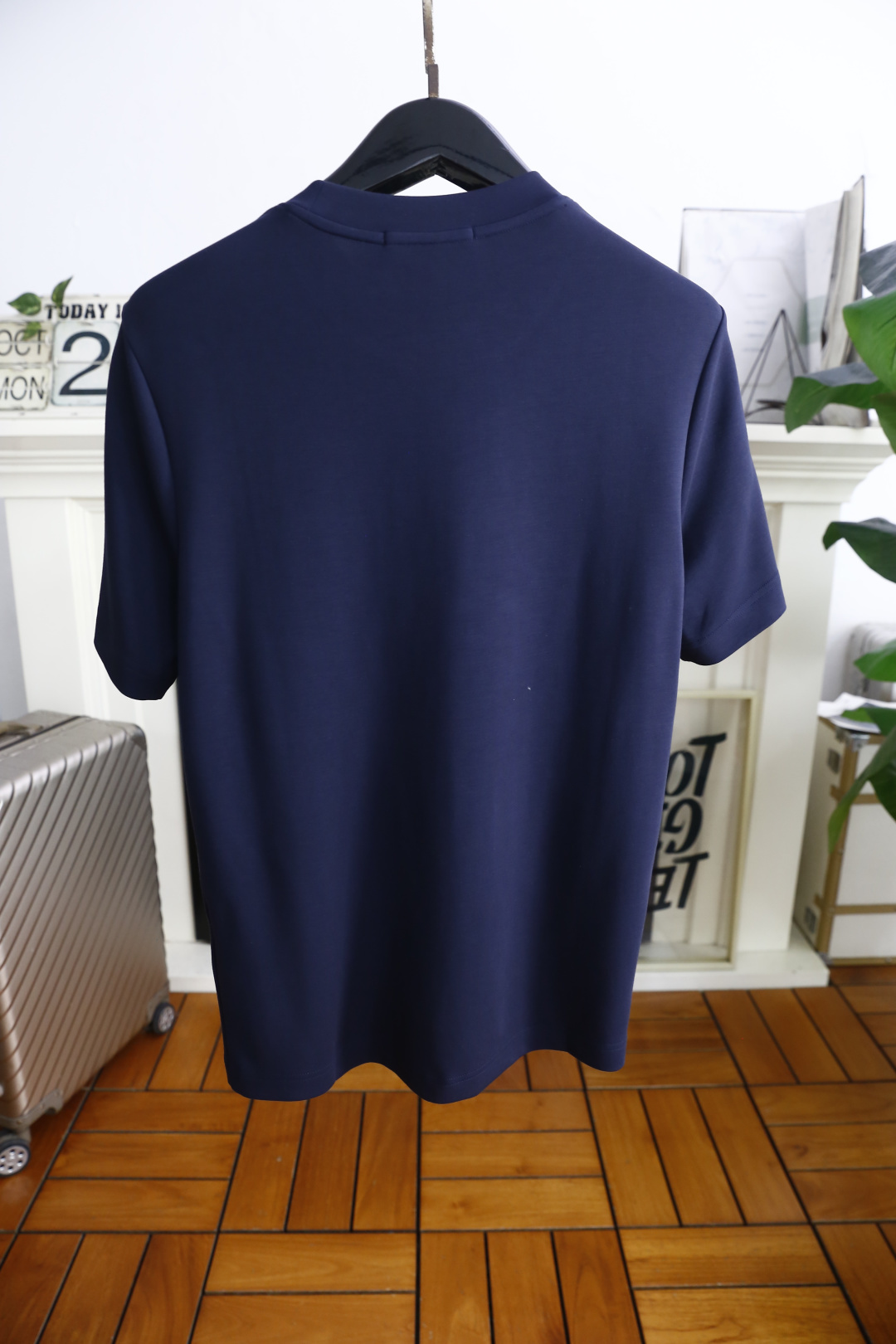 🔥普拉*/Pr*da.2025秋季新款🆕时尚男士圆领短袖打底衫！胸前奢华经典品牌三角标LOGO设计！高级