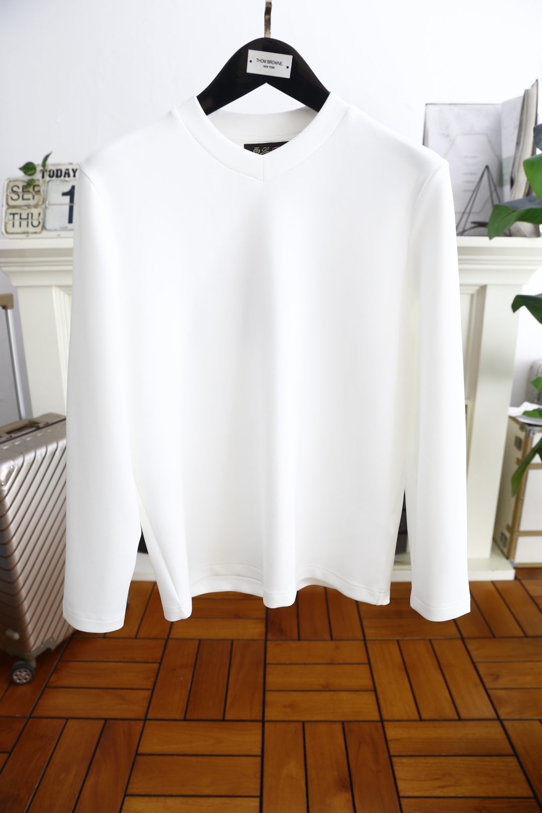 🔥lP🆕.2025秋季新款男士V领休闲长袖T恤！采用舒适保暖面料！品牌经典元素设计👍小V领设计的长袖T恤