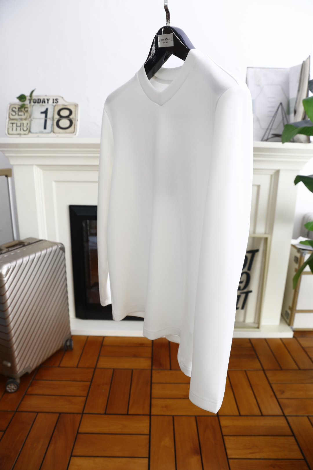 🔥lP🆕.2025秋季新款男士V领休闲长袖T恤！采用舒适保暖面料！品牌经典元素设计👍小V领设计的长袖T恤