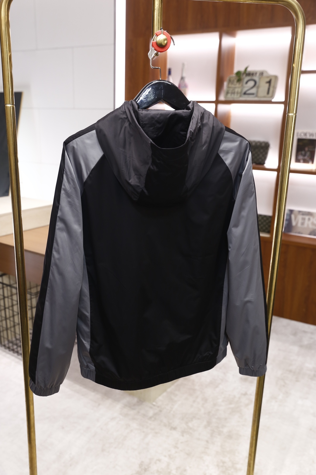 🔥lP🆕.2025秋冬新品！时尚男士拼色羽绒棉服👍奢华经典品牌LOGO设计 细节非常讲究 品味轻熟男最爱