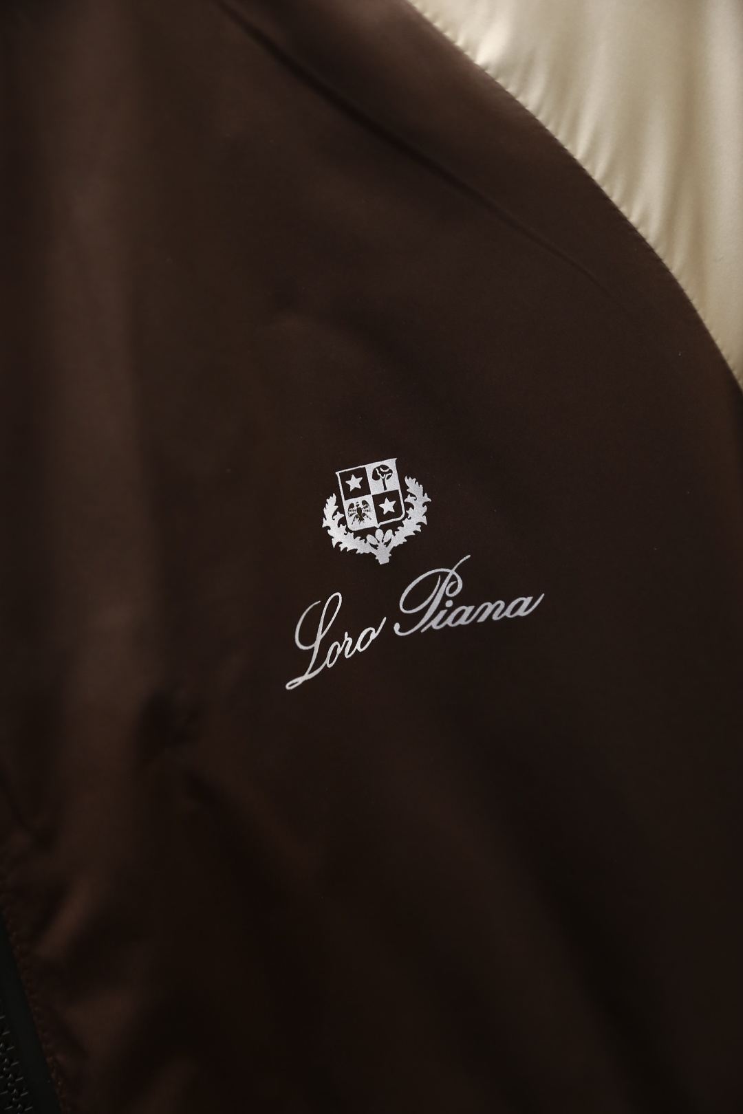 🔥lP🆕.2025秋冬新品！时尚男士拼色羽绒棉服👍奢华经典品牌LOGO设计 细节非常讲究 品味轻熟男最爱