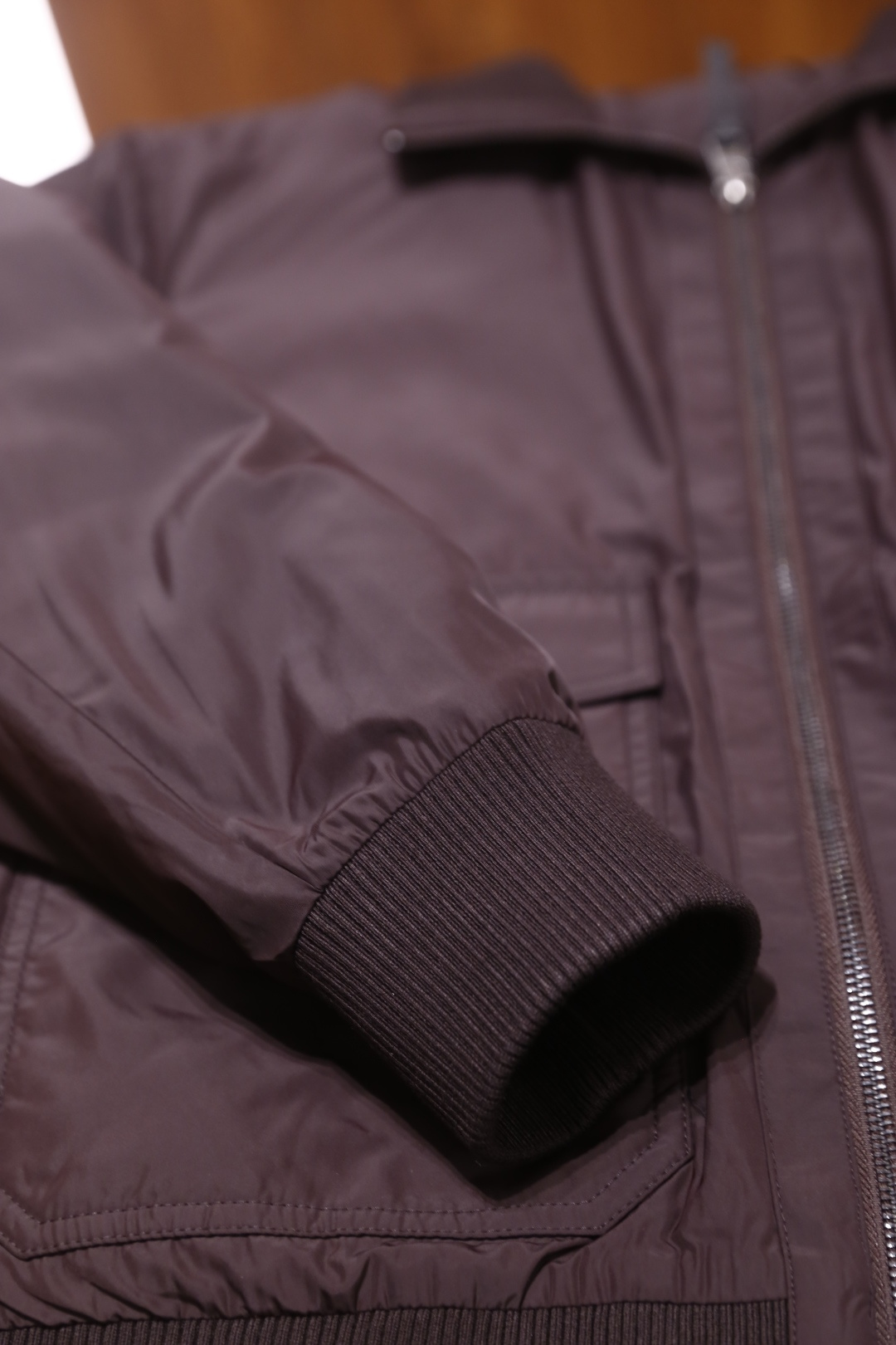 🔥lP🆕.25秋冬新款🆕时尚男士飞行员羽绒夹克，甄选高密度尼龙面料搭配优质羽绒填充，触感细腻丝滑且富有柔