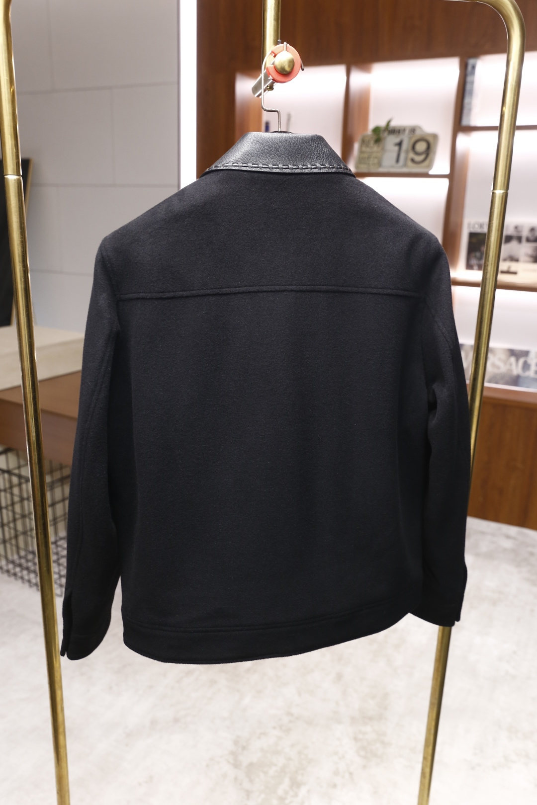 🔥lP🆕.25秋冬新款男士黑色羊绒外套👍采用舒适保暖羊绒面料！触感舒适且富有弹性，能很好地贴合身形，同时