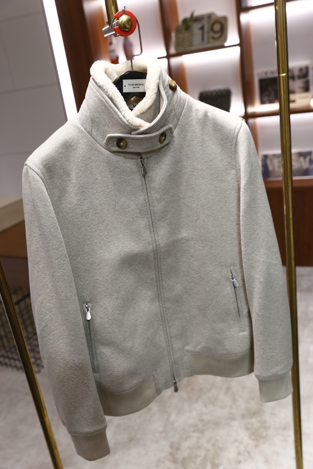 🔥lP🆕.25秋冬新款男士立领拉链夹克🆕采用柔软舒适保暖面料，触感舒适且富有弹性，能很好地贴合身形，同时