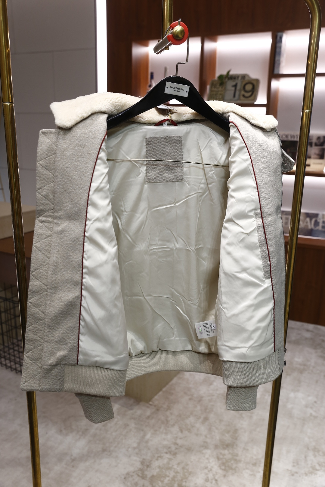 🔥lP🆕.25秋冬新款男士立领拉链夹克🆕采用柔软舒适保暖面料，触感舒适且富有弹性，能很好地贴合身形，同时