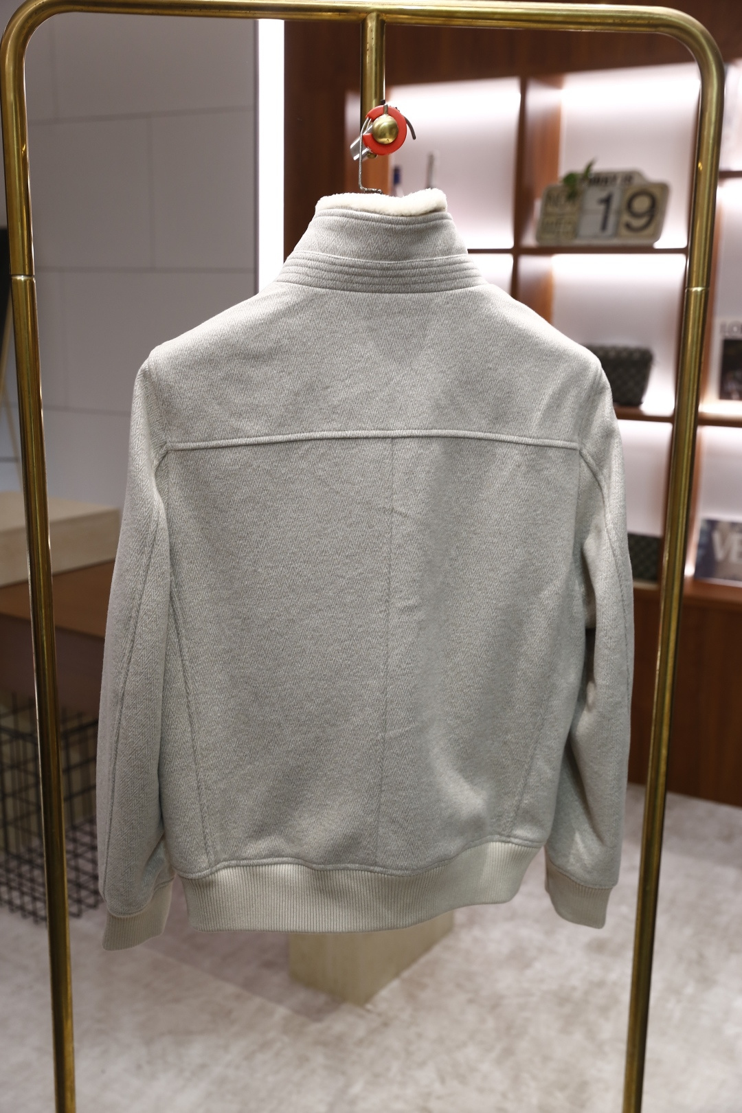 🔥lP🆕.25秋冬新款男士立领拉链夹克🆕采用柔软舒适保暖面料，触感舒适且富有弹性，能很好地贴合身形，同时