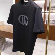 🔥迪奥/Christian D*or.2025秋冬新款🆕时尚男士圆领短袖T恤,采用柔软细腻的棉质面料,触 🔥迪奥/Christian D*or.2025秋冬新款🆕时尚男士圆领短袖T恤,采用柔软细腻的棉质面料,触