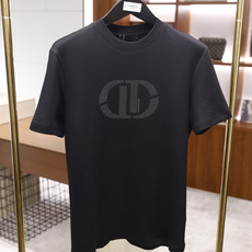 🔥迪奥/Christian D*or.2025秋冬新款🆕时尚男士圆领短袖T恤,采用柔软细腻的棉质面料,触 🔥迪奥/Christian D*or.2025秋冬新款🆕时尚男士圆领短袖T恤,采用柔软细腻的棉质面料,触