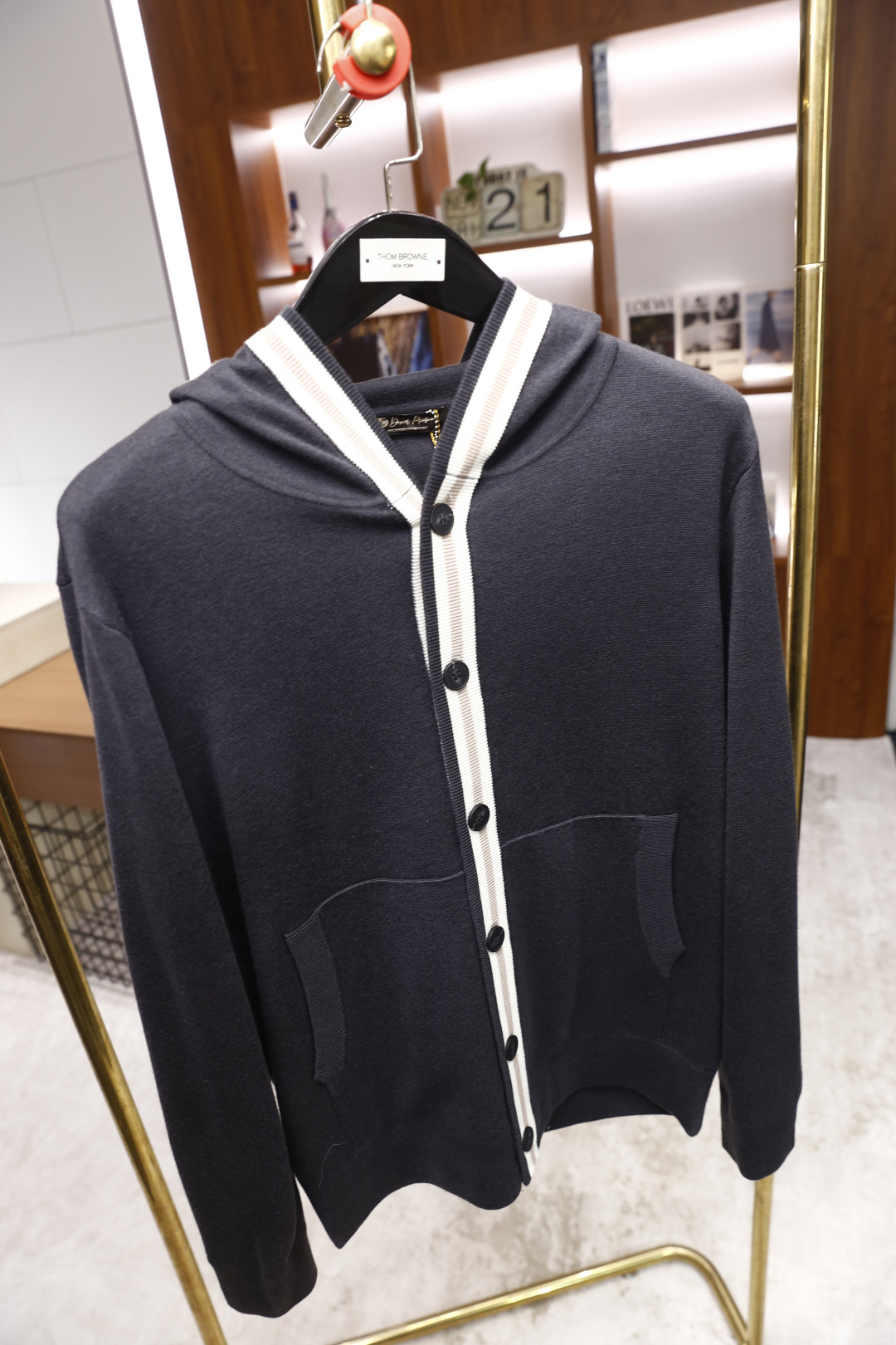 🔥lP🆕.25秋季新品😎时尚男士针织连帽开衫，采用柔软细腻的针织面料，触感舒适且富有弹性，能很好地贴合身