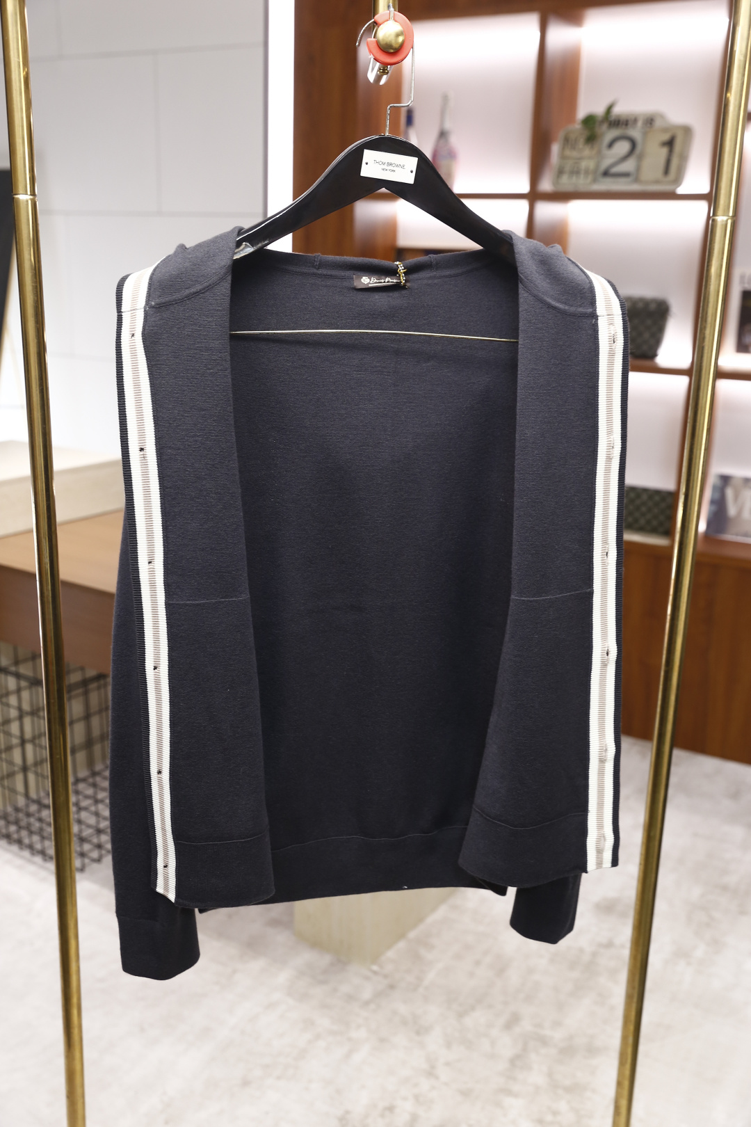 🔥lP🆕.25秋季新品😎时尚男士针织连帽开衫，采用柔软细腻的针织面料，触感舒适且富有弹性，能很好地贴合身