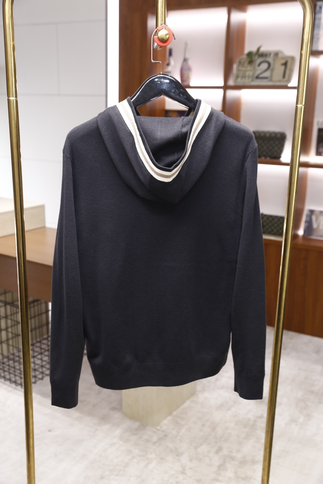 🔥lP🆕.25秋季新品😎时尚男士针织连帽开衫，采用柔软细腻的针织面料，触感舒适且富有弹性，能很好地贴合身