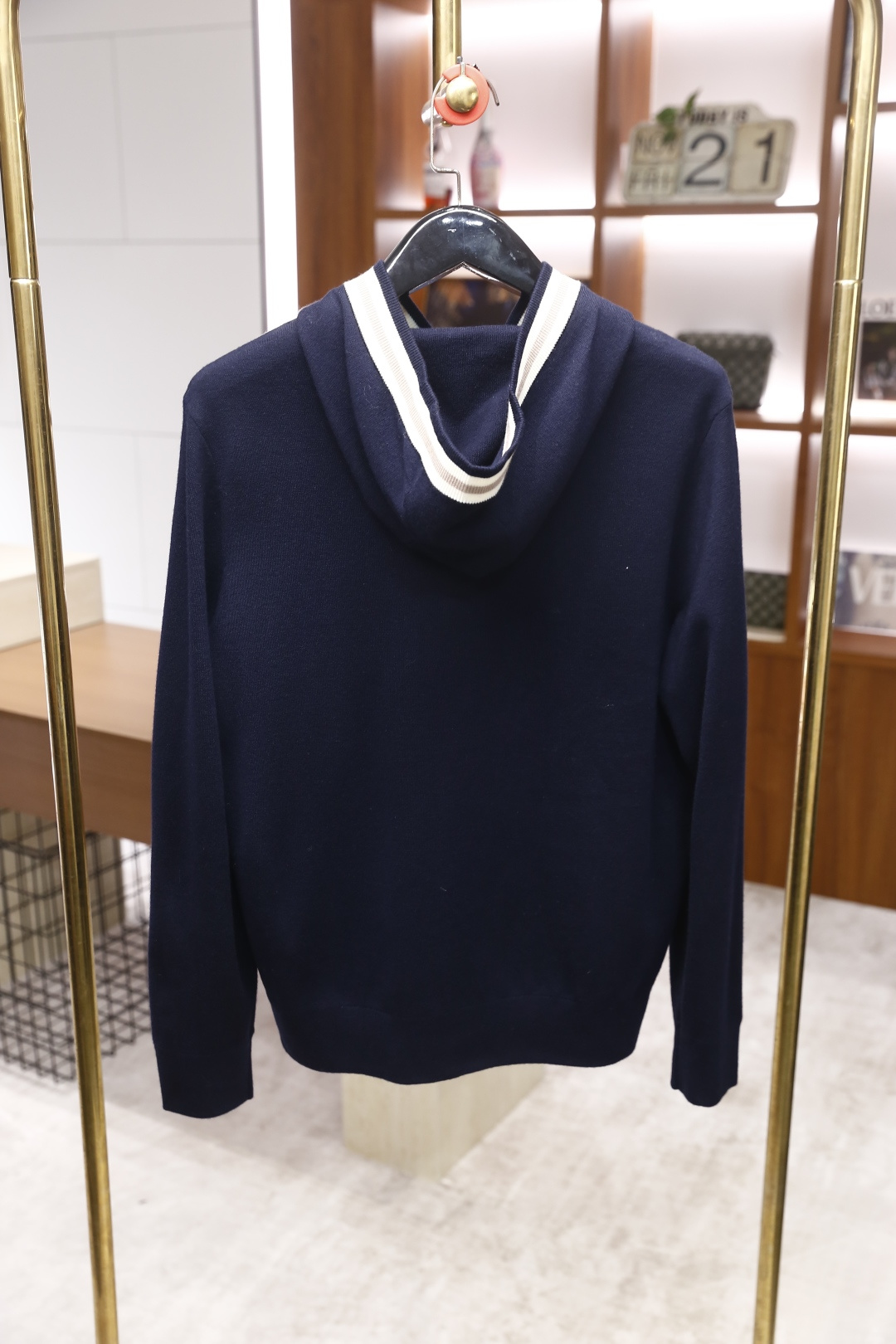 🔥lP🆕.25秋季新品😎时尚男士针织连帽开衫，采用柔软细腻的针织面料，触感舒适且富有弹性，能很好地贴合身