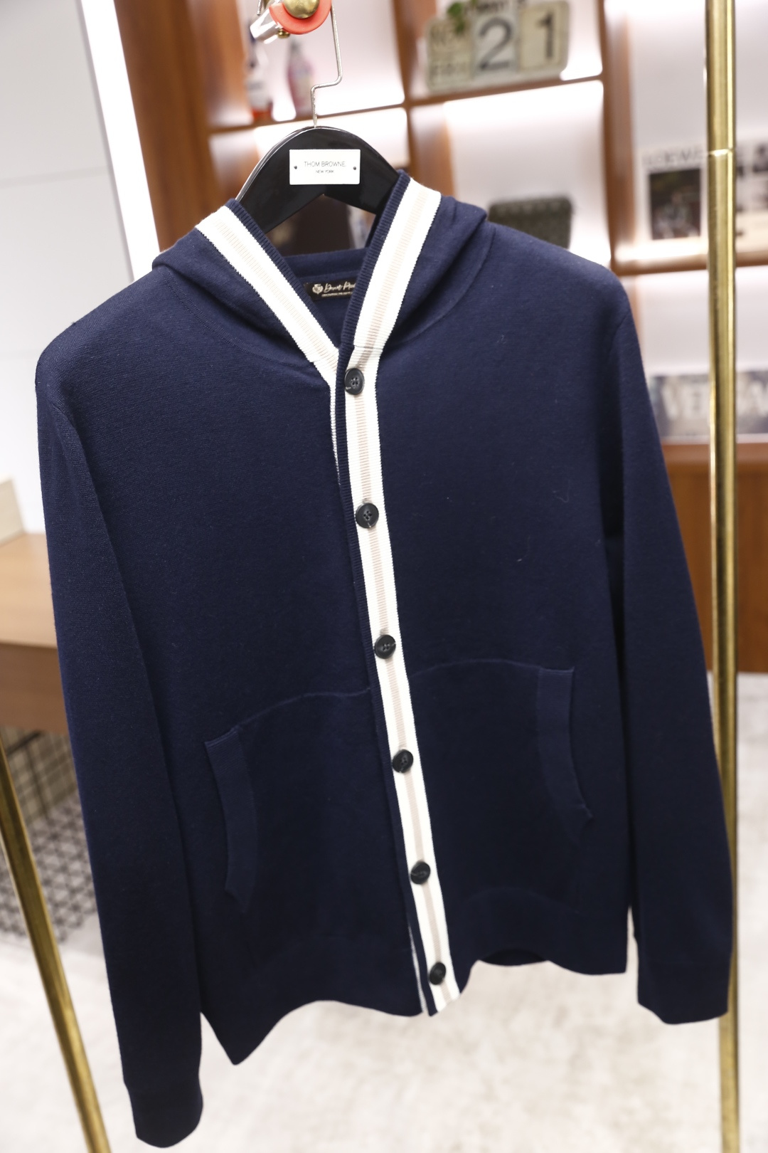 🔥lP🆕.25秋季新品😎时尚男士针织连帽开衫，采用柔软细腻的针织面料，触感舒适且富有弹性，能很好地贴合身