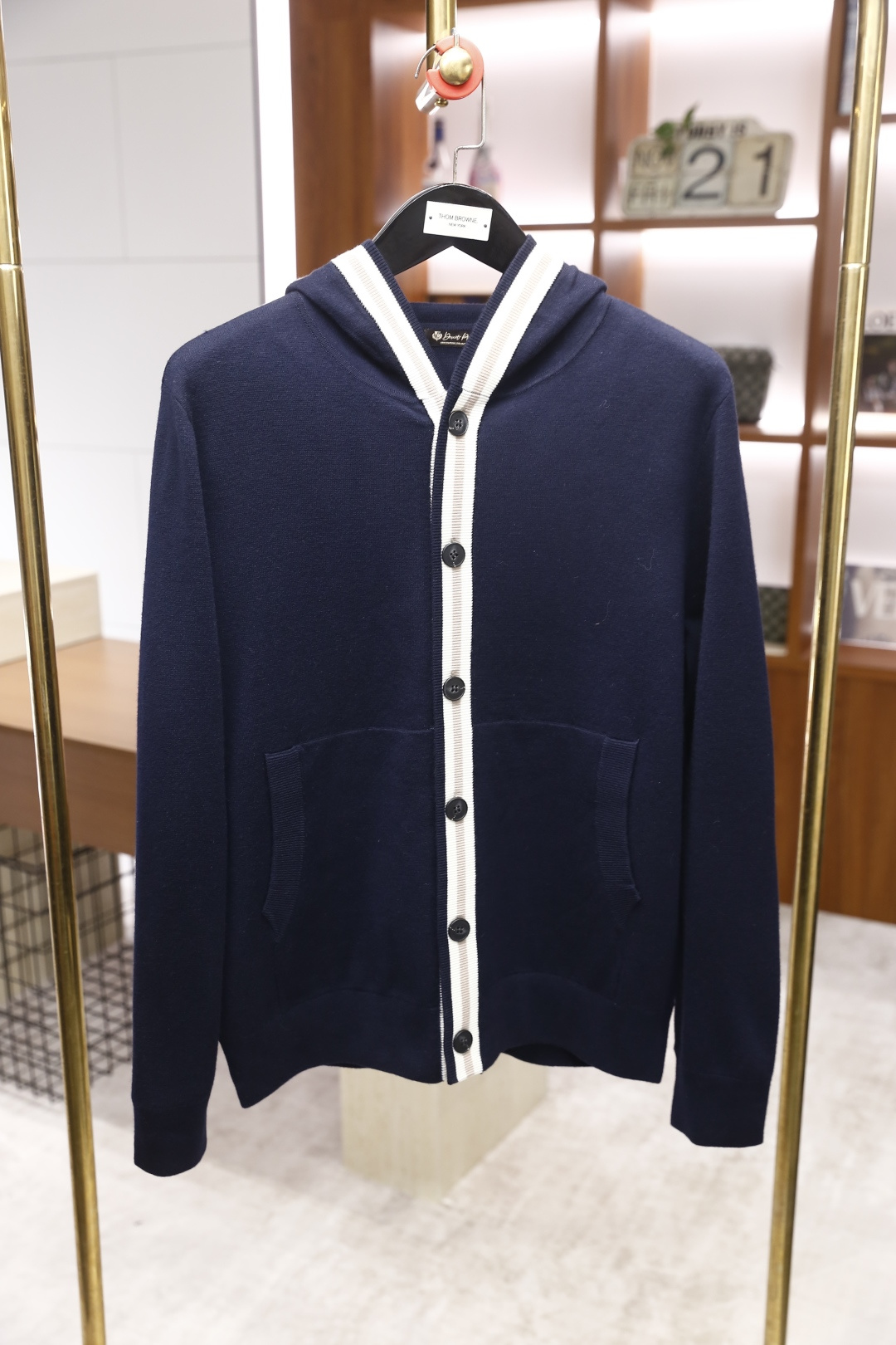 🔥lP🆕.25秋季新品😎时尚男士针织连帽开衫，采用柔软细腻的针织面料，触感舒适且富有弹性，能很好地贴合身