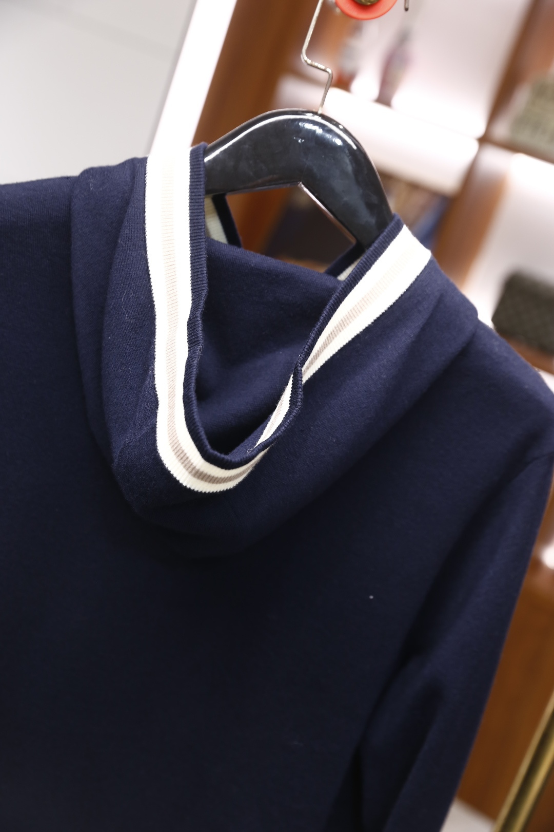 🔥lP🆕.25秋季新品😎时尚男士针织连帽开衫，采用柔软细腻的针织面料，触感舒适且富有弹性，能很好地贴合身