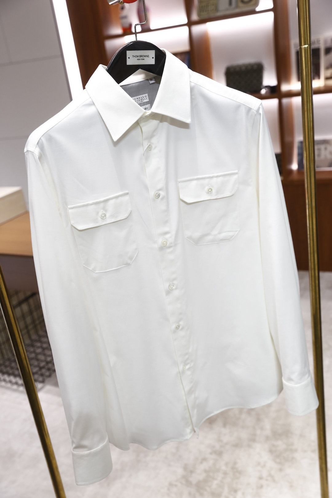 🔥BC.2025秋冬新款🆕时尚男士工装风衬衫，经典翻领设计配合单排纽扣开合，整体为直筒剪裁，上身宽松舒适