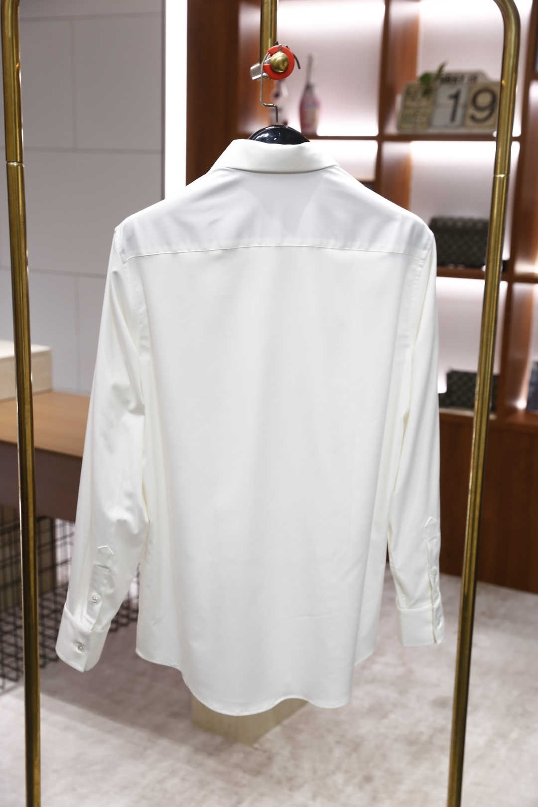 🔥BC.2025秋冬新款🆕时尚男士工装风衬衫，经典翻领设计配合单排纽扣开合，整体为直筒剪裁，上身宽松舒适