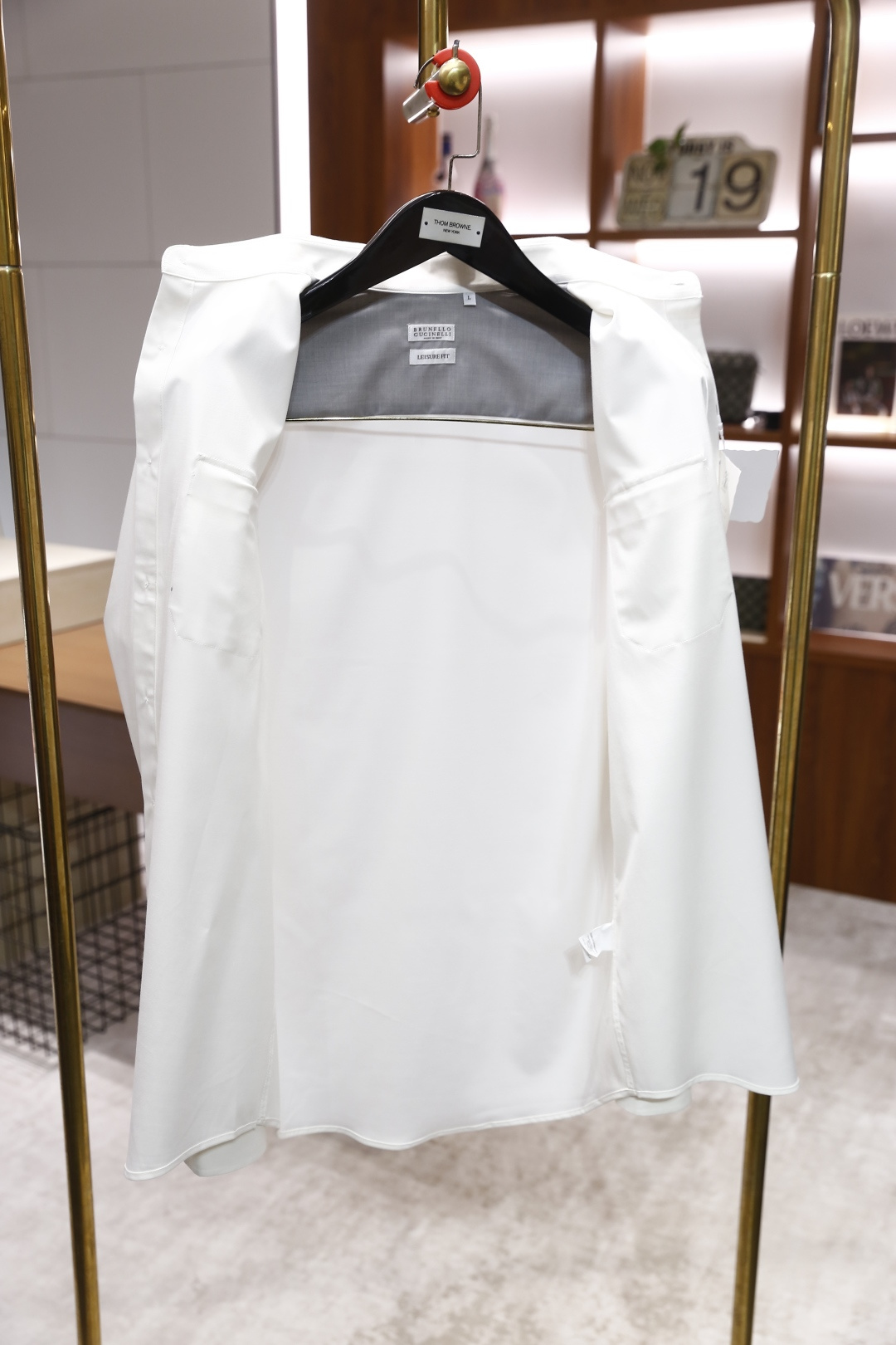 🔥BC.2025秋冬新款🆕时尚男士工装风衬衫，经典翻领设计配合单排纽扣开合，整体为直筒剪裁，上身宽松舒适