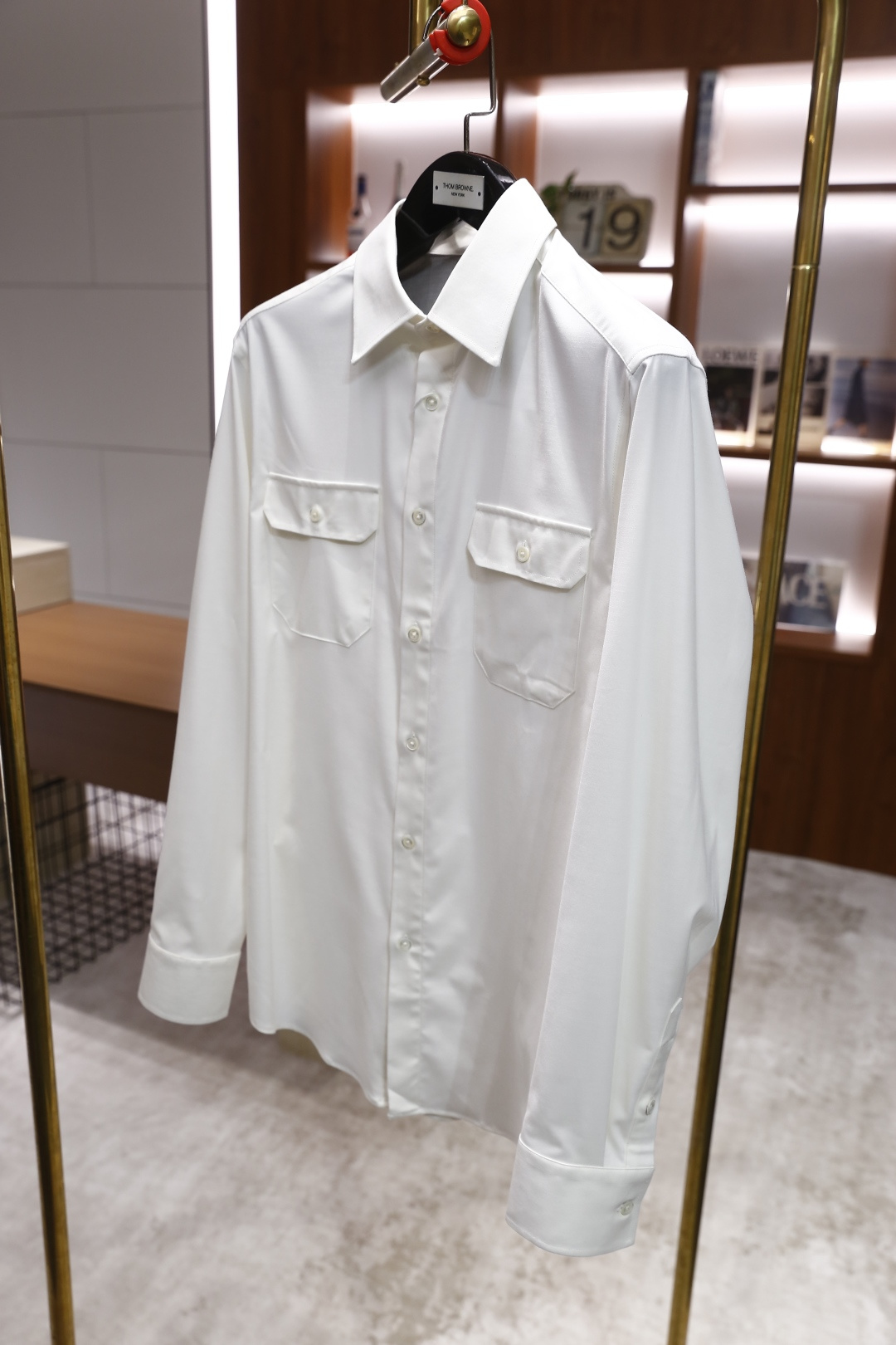 🔥BC.2025秋冬新款🆕时尚男士工装风衬衫，经典翻领设计配合单排纽扣开合，整体为直筒剪裁，上身宽松舒适