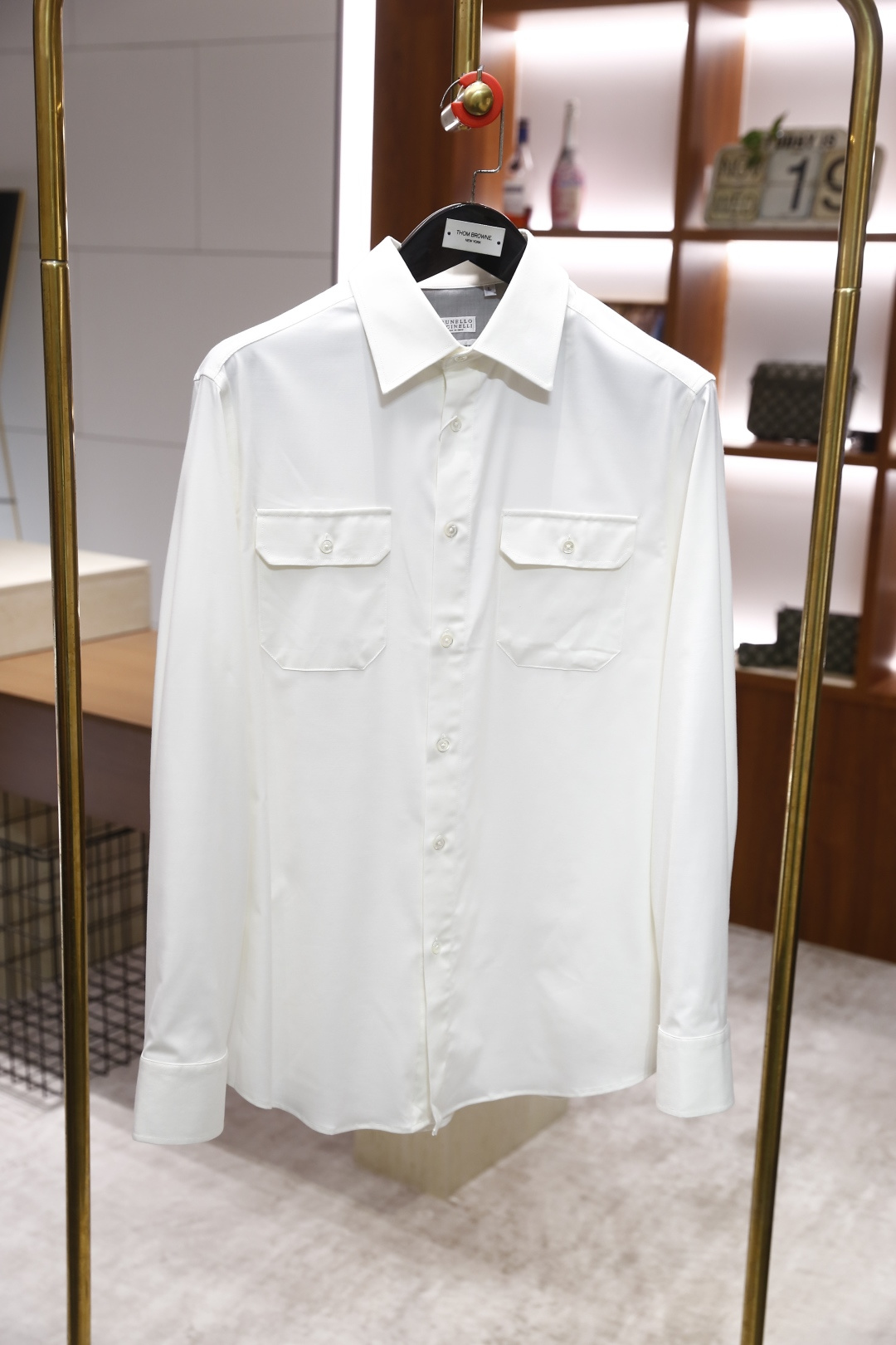 🔥BC.2025秋冬新款🆕时尚男士工装风衬衫，经典翻领设计配合单排纽扣开合，整体为直筒剪裁，上身宽松舒适