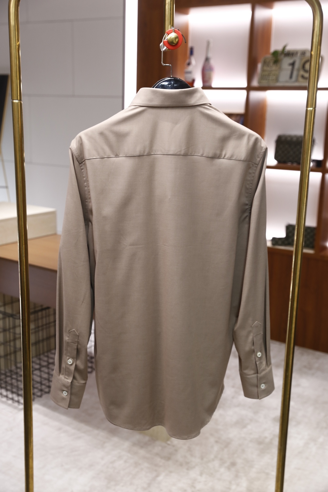 🔥BC.2025秋冬新款🆕时尚男士工装风衬衫，经典翻领设计配合单排纽扣开合，整体为直筒剪裁，上身宽松舒适