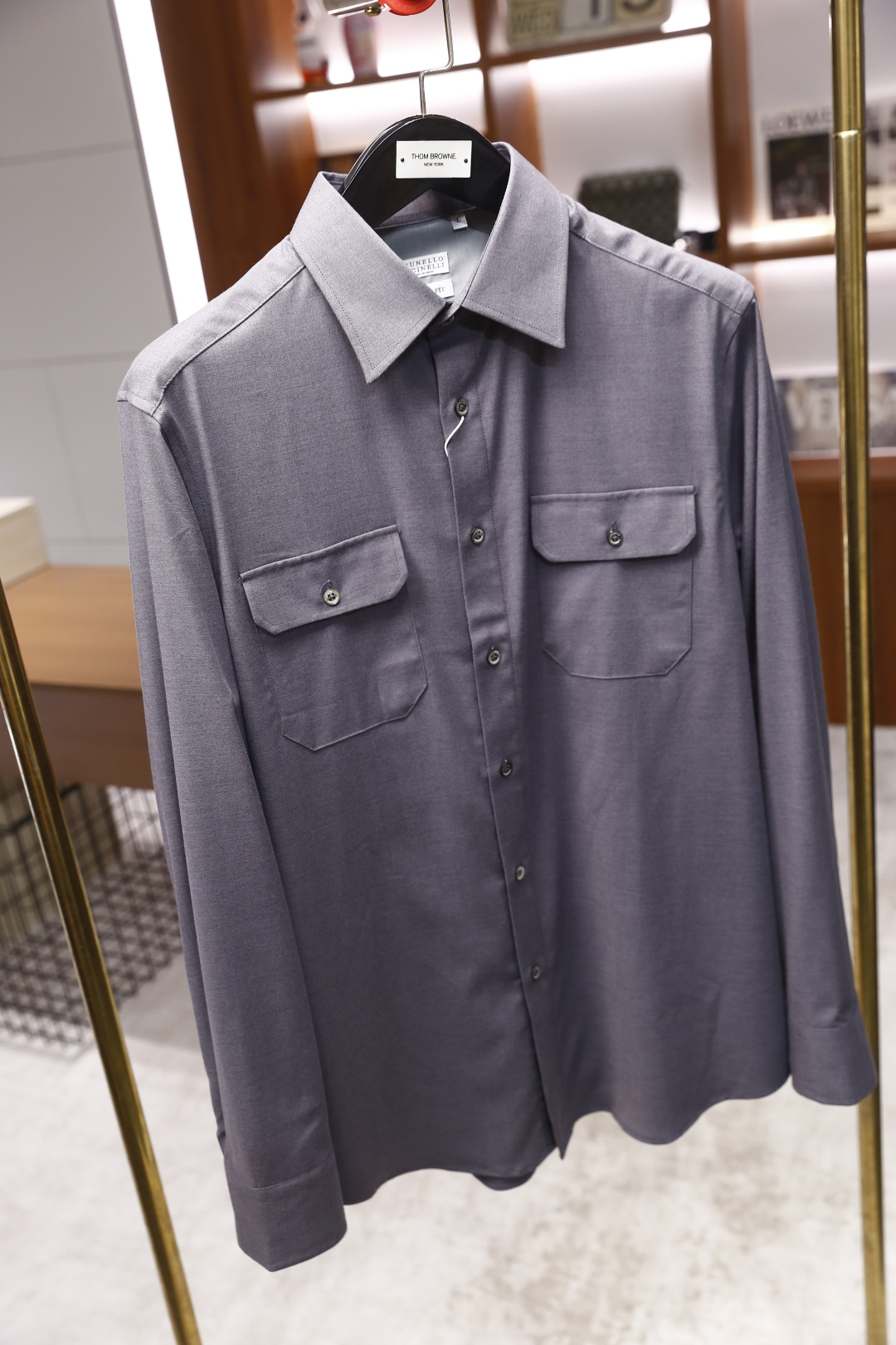 🔥BC.2025秋冬新款🆕时尚男士工装风衬衫，经典翻领设计配合单排纽扣开合，整体为直筒剪裁，上身宽松舒适