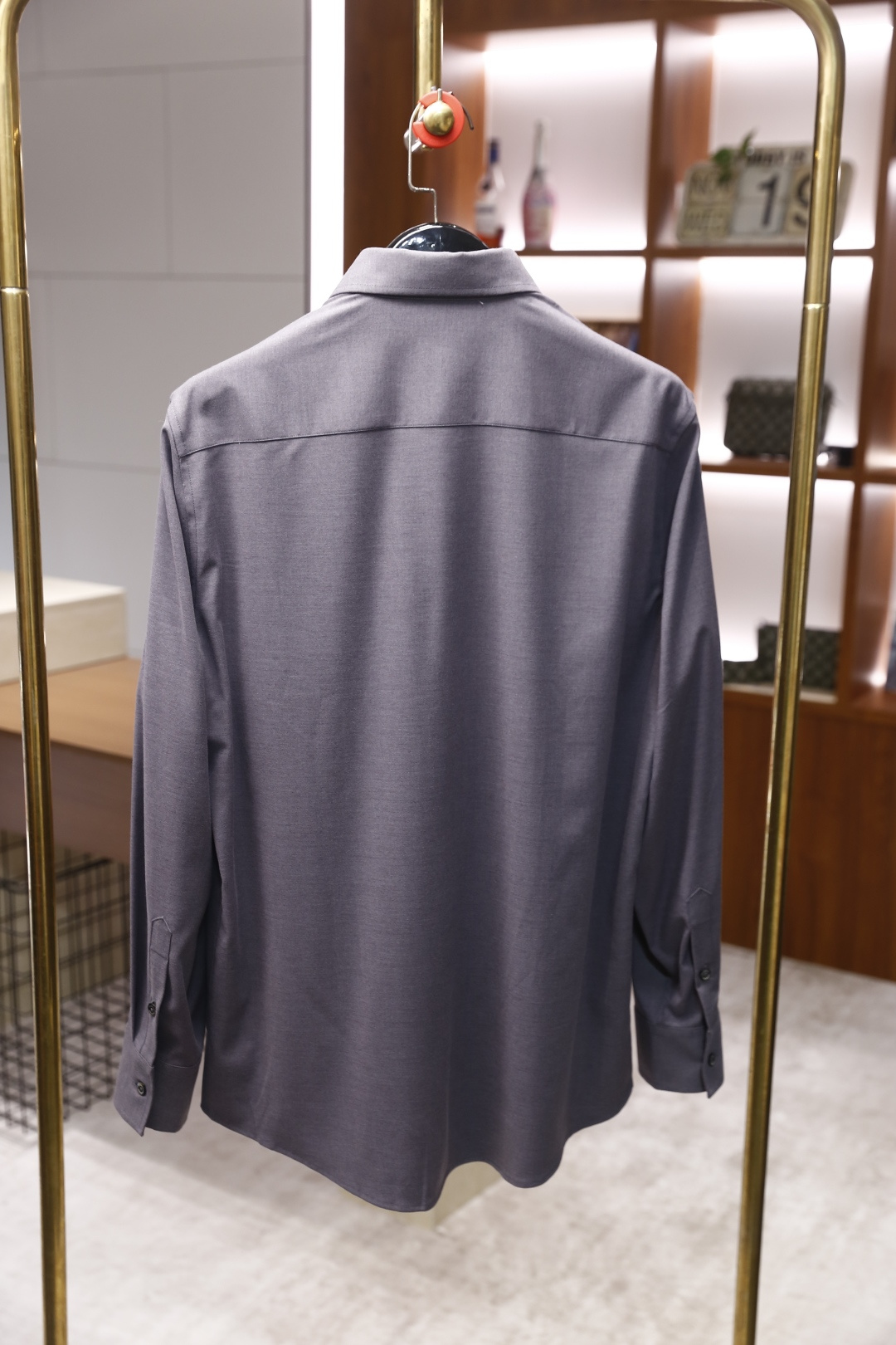 🔥BC.2025秋冬新款🆕时尚男士工装风衬衫，经典翻领设计配合单排纽扣开合，整体为直筒剪裁，上身宽松舒适