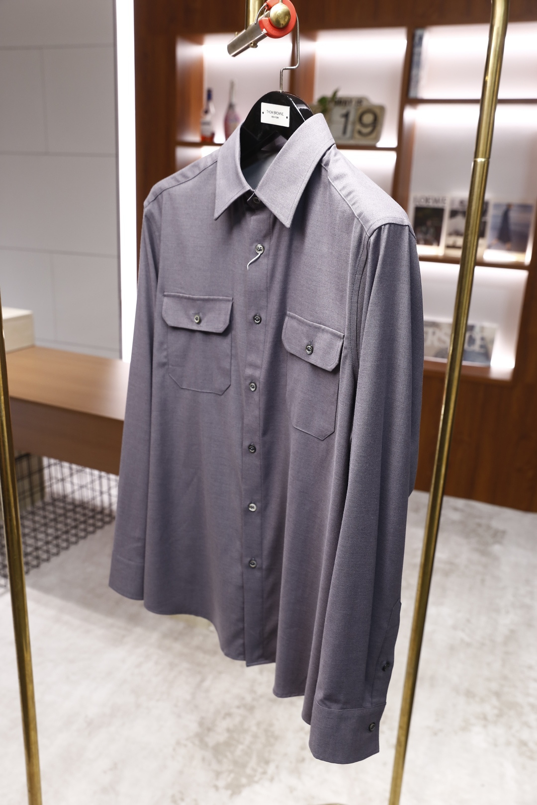 🔥BC.2025秋冬新款🆕时尚男士工装风衬衫，经典翻领设计配合单排纽扣开合，整体为直筒剪裁，上身宽松舒适