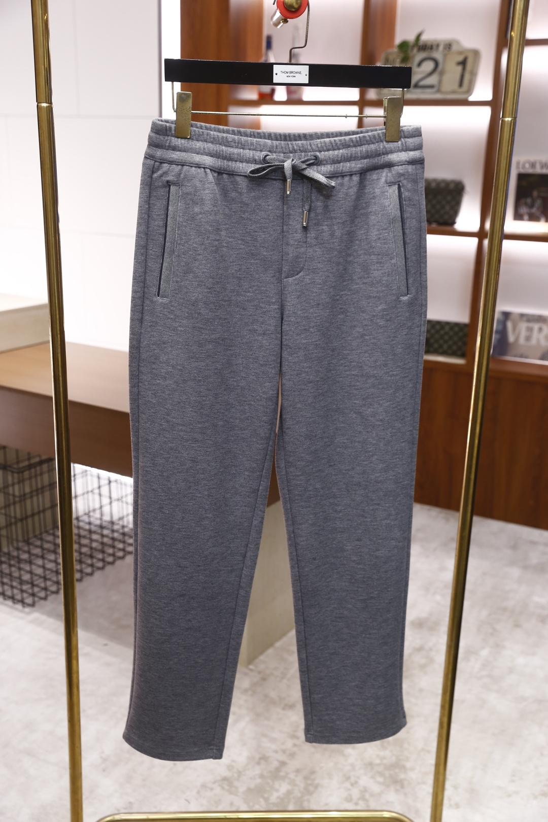 🔥普拉*/Pr*da.2025秋冬新款！时尚男士百搭抽绳休闲裤，采用了柔软舒适面料，触感细腻且富有弹性，