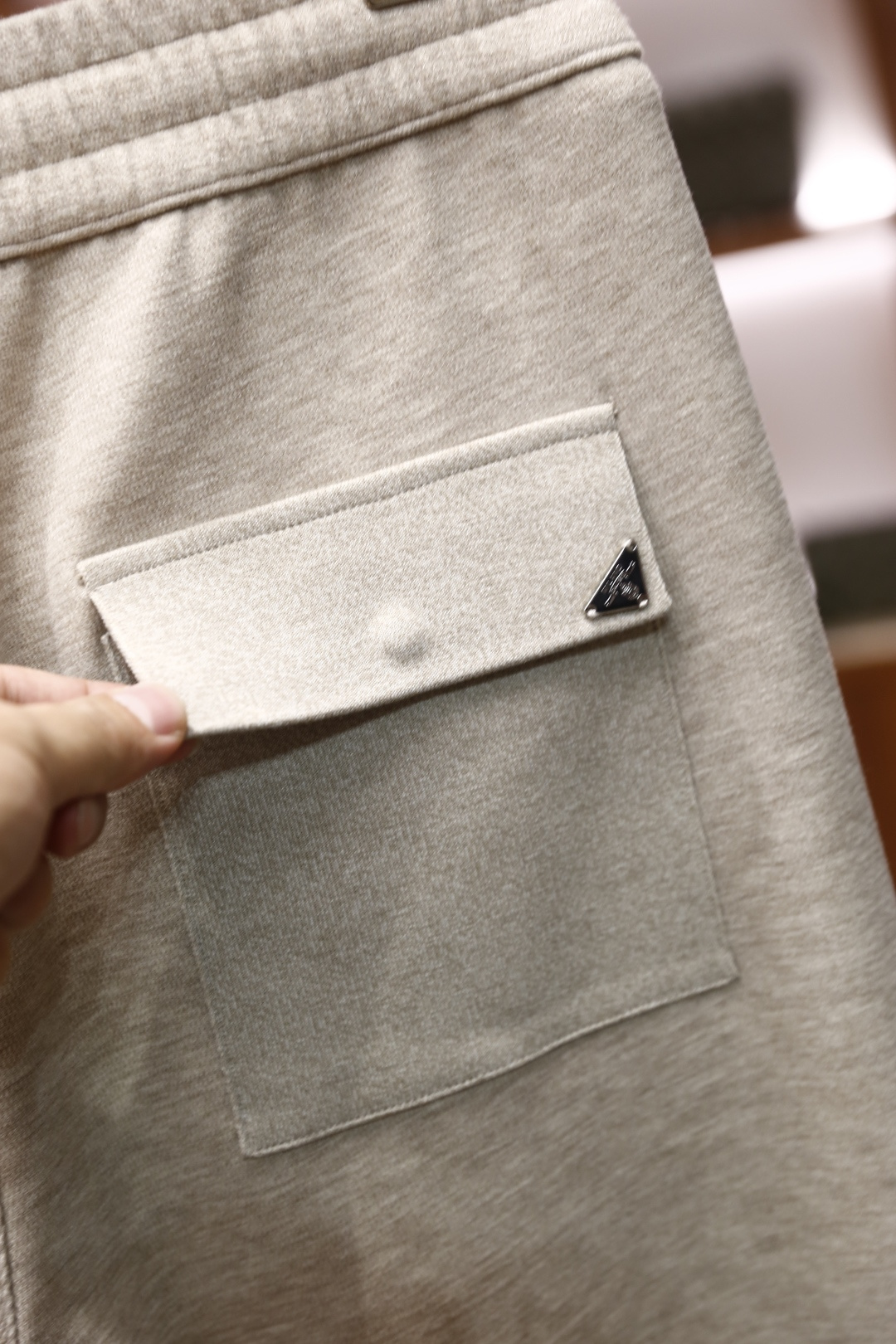 🔥普拉*/Pr*da.2025秋冬新款！时尚男士百搭抽绳休闲裤，采用了柔软舒适面料，触感细腻且富有弹性，