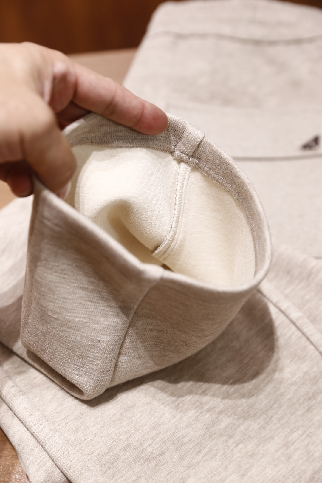 🔥普拉*/Pr*da.2025秋冬新款！时尚男士百搭抽绳休闲裤，采用了柔软舒适面料，触感细腻且富有弹性，