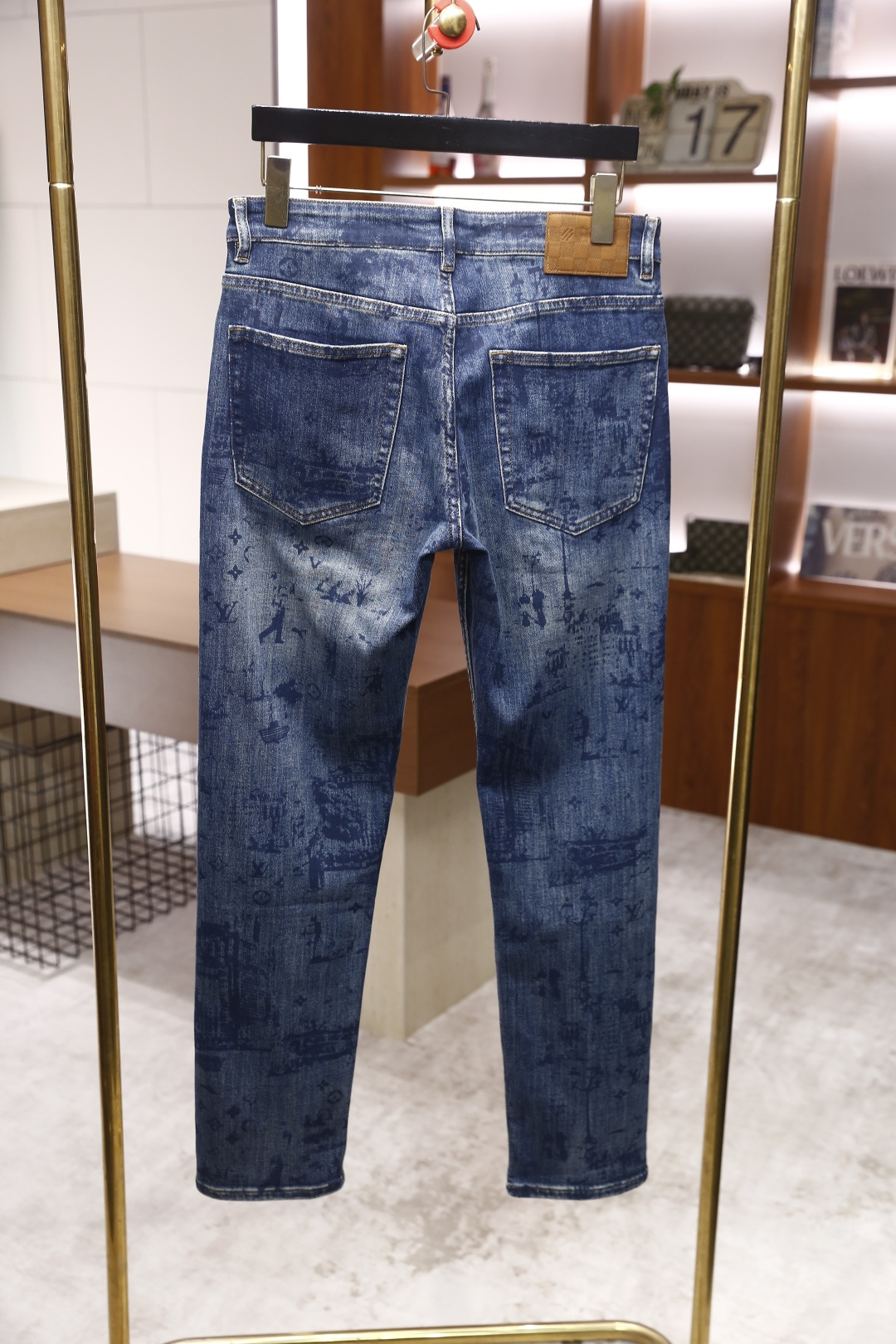 🔥路易威*/LV.25秋季新品时尚男士牛仔裤👖采用客供水洗弹力牛仔裤！奢华经典品牌Logo设计！时尚潮流