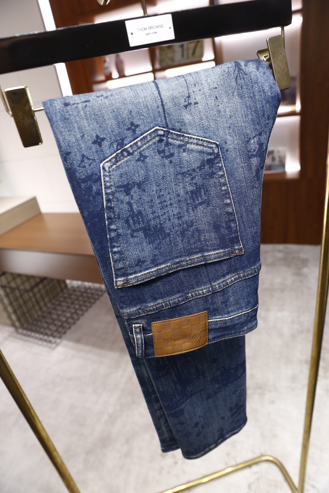 🔥路易威*/LV.25秋季新品时尚男士牛仔裤👖采用客供水洗弹力牛仔裤！奢华经典品牌Logo设计！时尚潮流