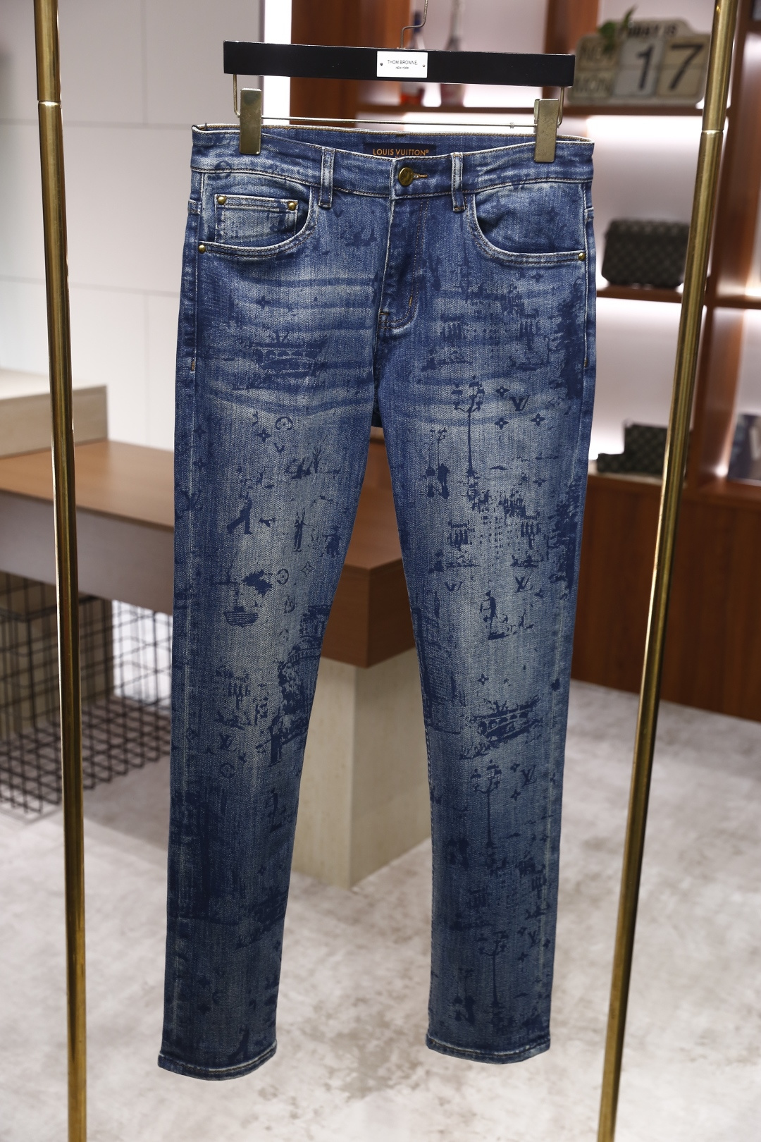 🔥路易威*/LV.25秋季新品时尚男士牛仔裤👖采用客供水洗弹力牛仔裤！奢华经典品牌Logo设计！时尚潮流