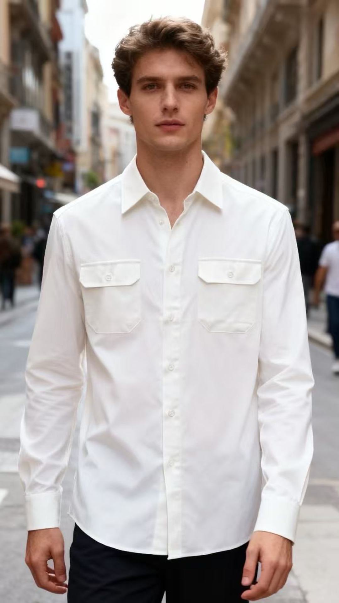 🔥BC.2025秋冬新款🆕时尚男士工装风衬衫，经典翻领设计配合单排纽扣开合，整体为直筒剪裁，上身宽松舒适