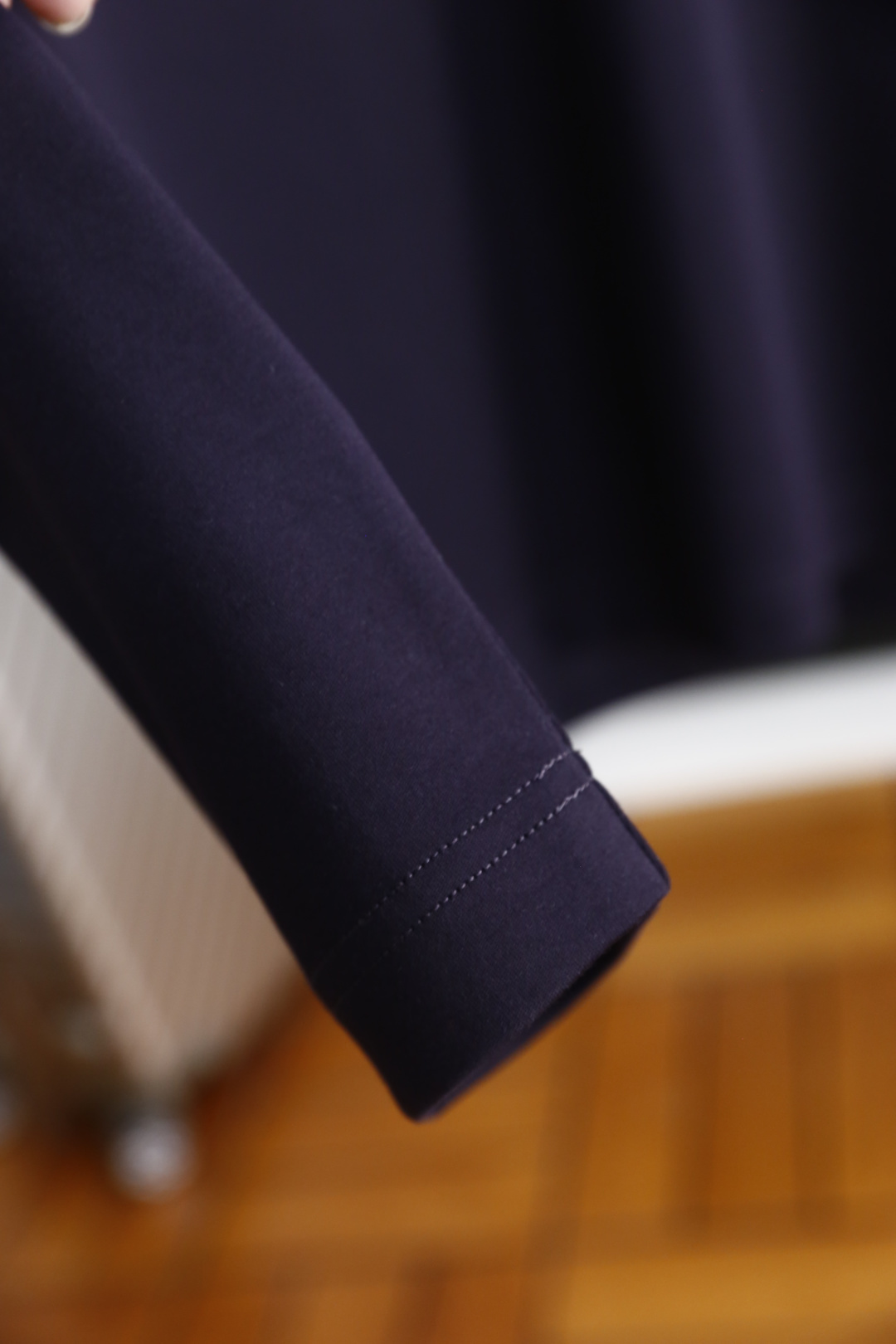 🔥圣罗兰.2025秋季新品！时尚男士长袖打底衫！采用舒适保暖棉面料👍质感平整顺滑，风格偏向简约百搭！胸前