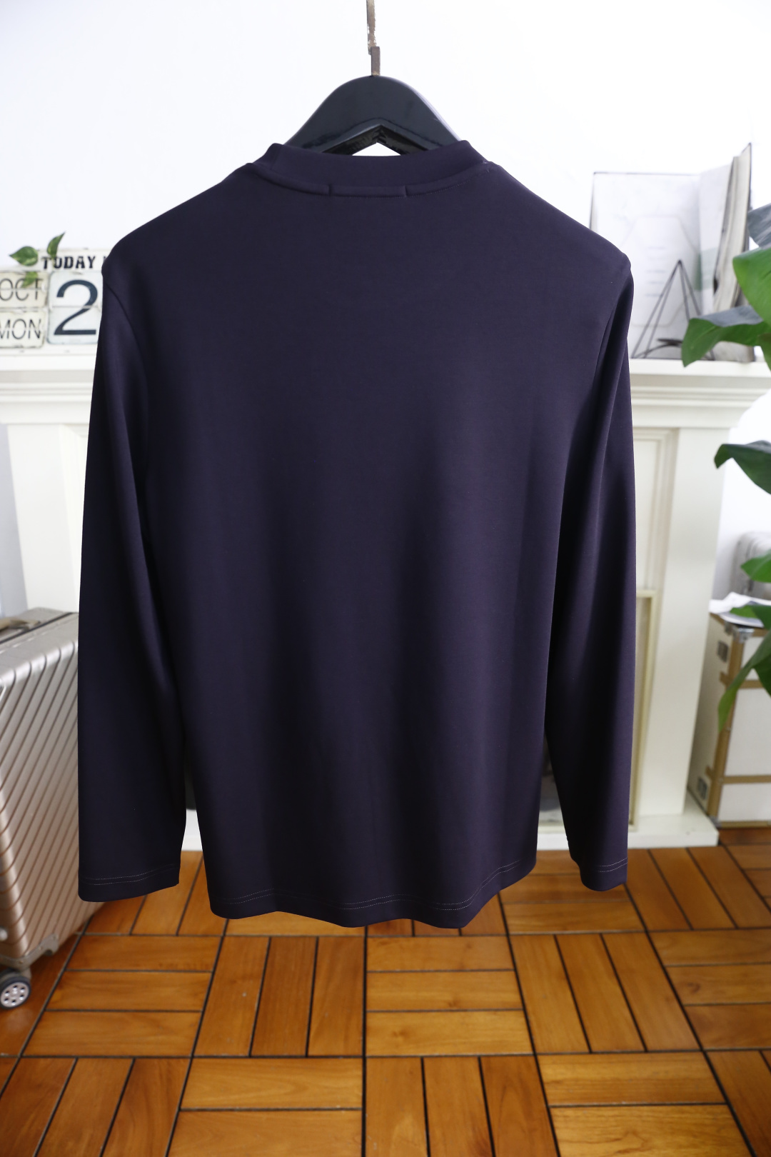 🔥圣罗兰.2025秋季新品！时尚男士长袖打底衫！采用舒适保暖棉面料👍质感平整顺滑，风格偏向简约百搭！胸前