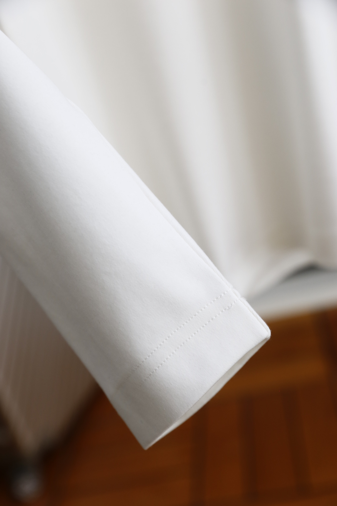 🔥圣罗兰.2025秋季新品！时尚男士长袖打底衫！采用舒适保暖棉面料👍质感平整顺滑，风格偏向简约百搭！胸前