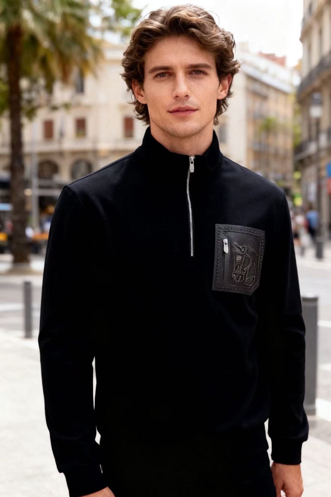 NO:626446,爱马4/Her*es. New style for autumn!  Fashionable men's half-zip stand-up collar sweatshirt, made of comfortable and warm fabrics with a crisp texture. The leather patch pocket on the chest is equipped with an equestrian embroidery logo, bringing the brand's iconic elegant equestrian genes into daily life. Every stitch is as precise as a work of art. The half-zip stand-up collar design is simple and practical, and the zipper details at the collar add a bit of neatness. The overall shape is casual and elegant, and can be adapted to a variety of styles!  A must-have for fall!  Sizes 48-56, shipped next day!  ,,hermes,hoodie,sweatshirts,alexander wang19860909爱马4/Her*es. 秋季新款！时尚男士半拉链立领卫衣,采用舒适保暖面料,质感挺括.胸前皮质贴袋搭配马术刺绣标识,把品牌标志性的优雅马术基因揉进日常,每一处缝线都精准得像艺术品.半拉链立领设计简约又具实用性,领口处的拉链细节增添了几分利落感.整体版型休闲大方,可适配多种风格穿搭！秋季必备单品！尺码48-56,隔天出货！,,hermes,hoodie,sweatshirts,alexander wang,Men's clothing