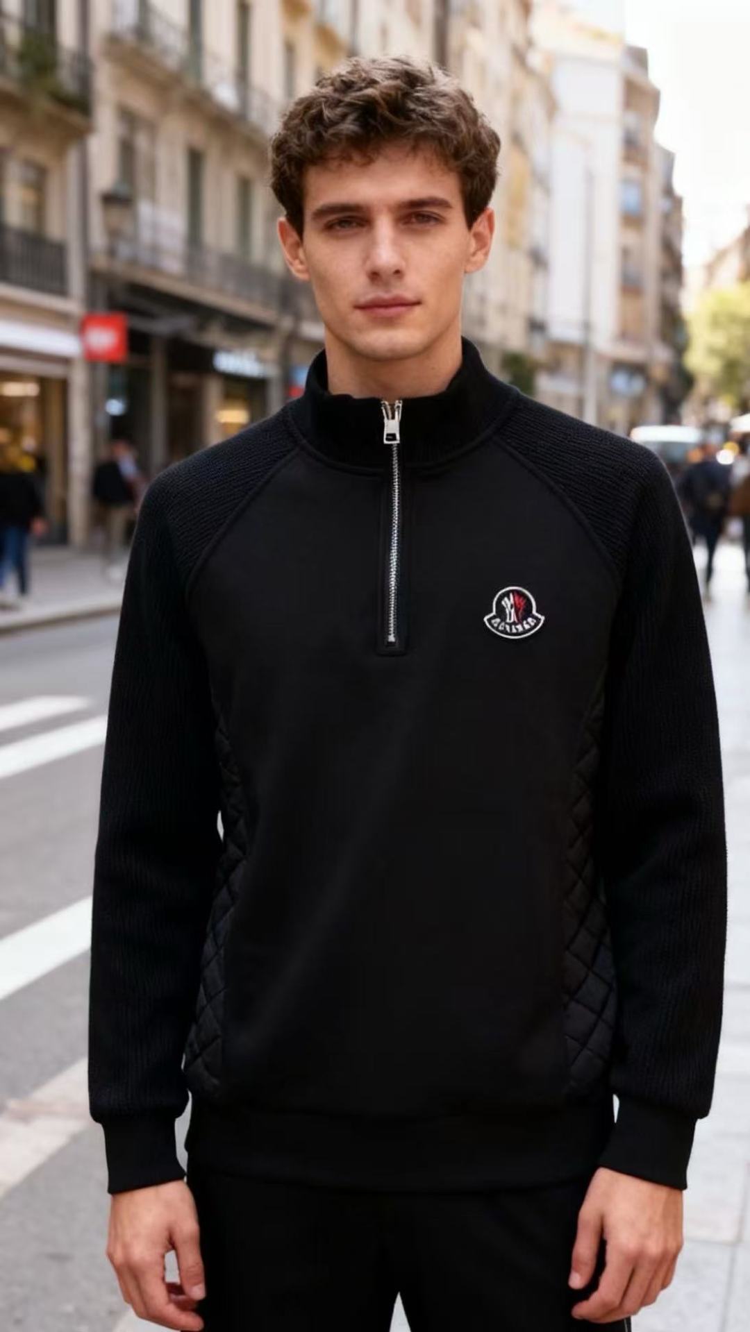 NO:626478,Mon*ler. 25 men's new autumn and winter half-zip stand-up collar sweatshirt. It has a half-zip stand-up collar and ribbed splicing sleeves to create a simple version. The side diamond quilting and the brand embroidered logo on the chest are embellished with details. It uses knitted blended fabrics that are both skin-friendly and warm. It is a light luxury European style, focusing on comfort and versatility. It is suitable for daily leisure, light business and other scenes in autumn and winter. It can be worn alone or layered. It is a must-have item for trendy men!  Sizes 48-56, shipped next day!  ,,Moncler,hoodie,sweatshirts,alexander wang19860909蒙口/Mon*ler. 25男士秋冬新款半拉链立领卫衣,它以半拉链立领+罗纹拼接袖身打造简约版型,侧边菱格绗缝与胸前品牌绣标点缀细节,采用针织混纺面料兼顾亲肤感与保暖性,属于轻奢欧货风格,主打舒适百搭,适配秋冬日常休闲、轻商务等场景,可单穿或内搭,潮男必备单品！尺码48-56,隔天出货！,,Moncler,hoodie,sweatshirts,alexander wang,Men's clothing